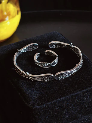 Conjunto Prateado Bracelete e Anel Ajustável 