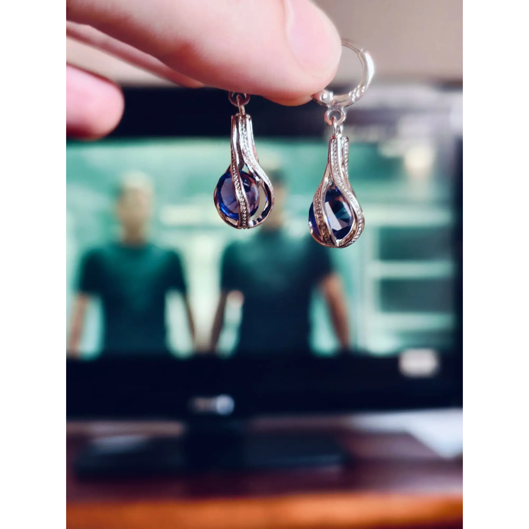 Conjunto de Joias – Colar e Brincos com Cristal em Gota Lilás + Caixa com Luz LED 3