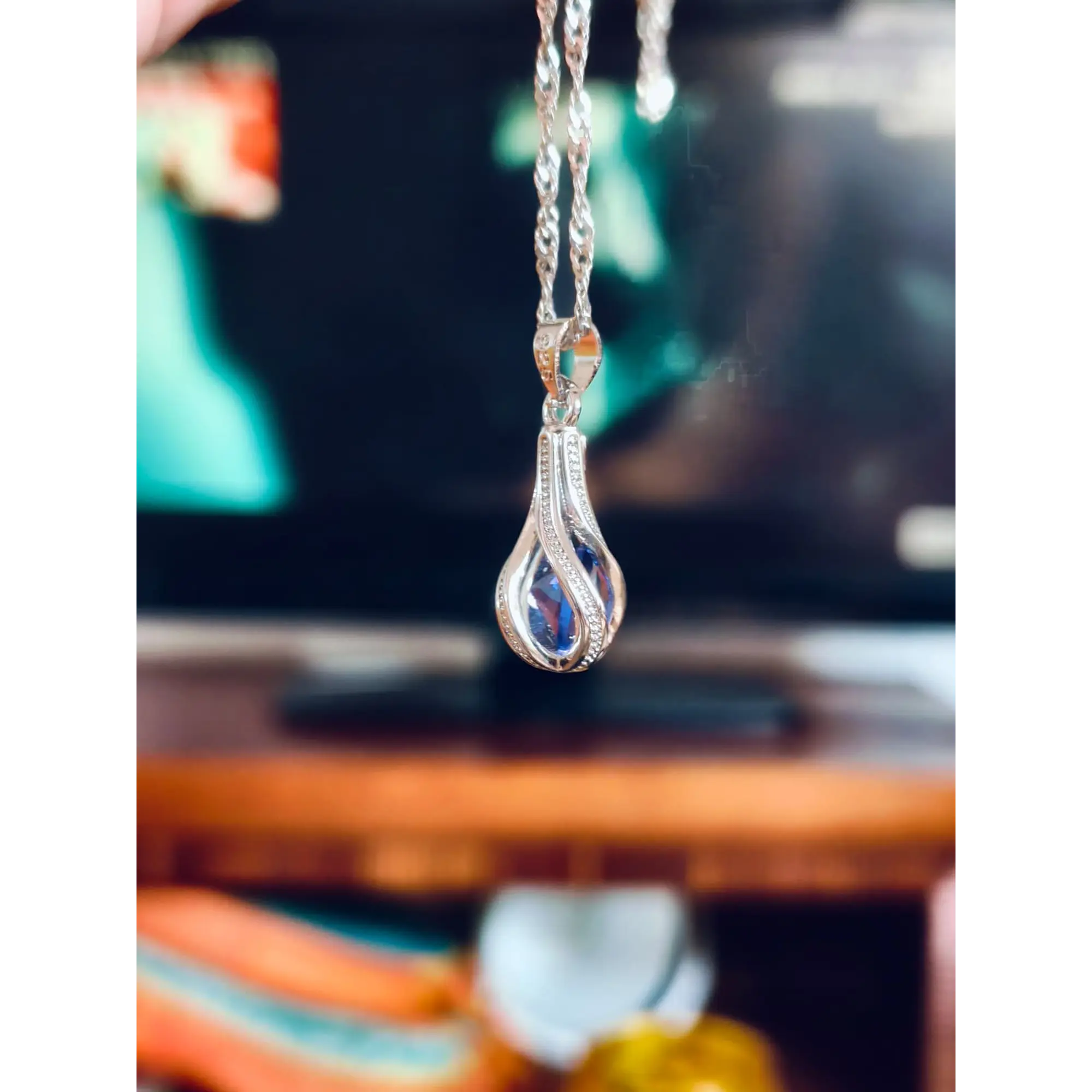 Conjunto de Joias – Colar e Brincos com Cristal em Gota Lilás + Caixa com Luz LED 5