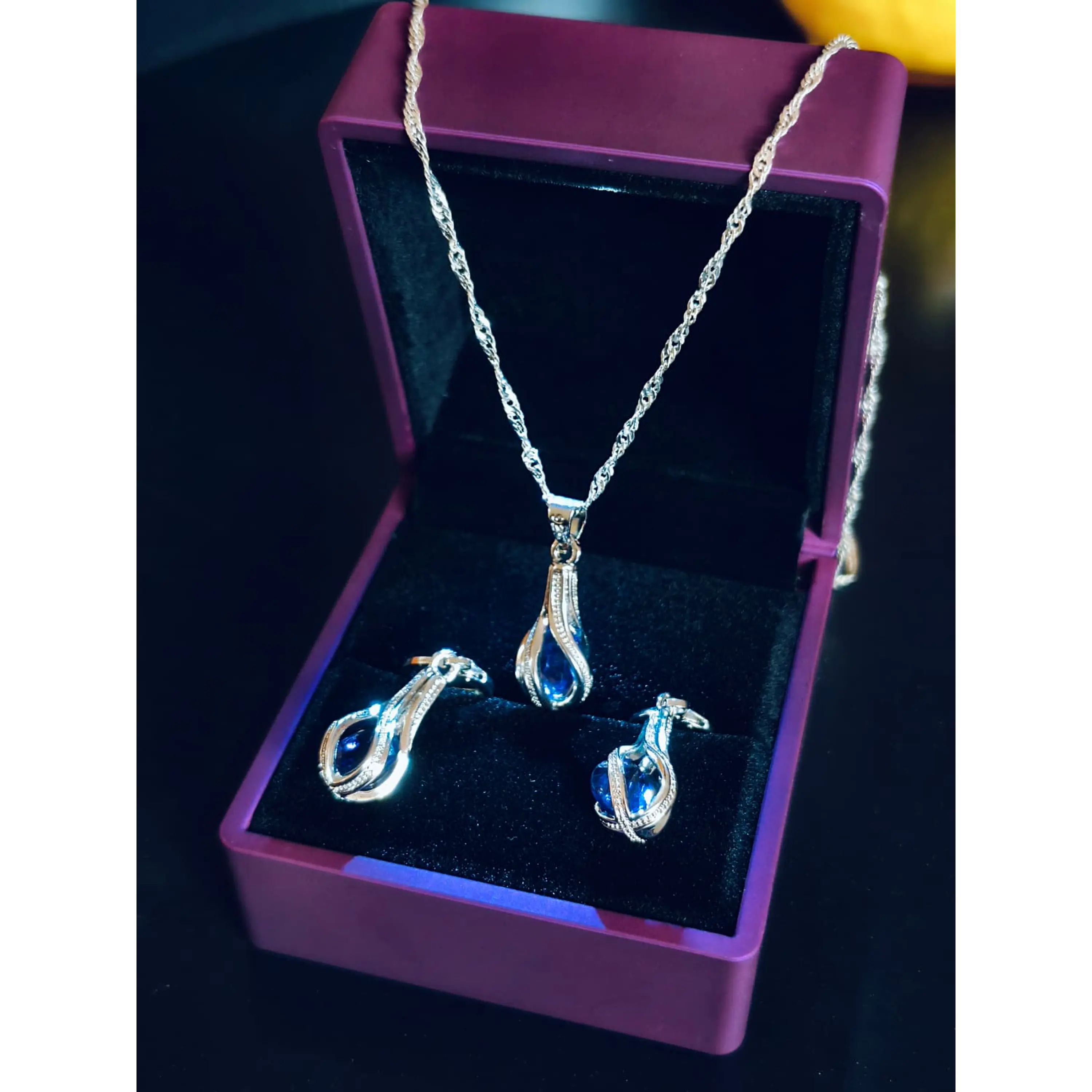 Conjunto de Joias – Colar e Brincos com Cristal em Gota Lilás + Caixa com Luz LED 6