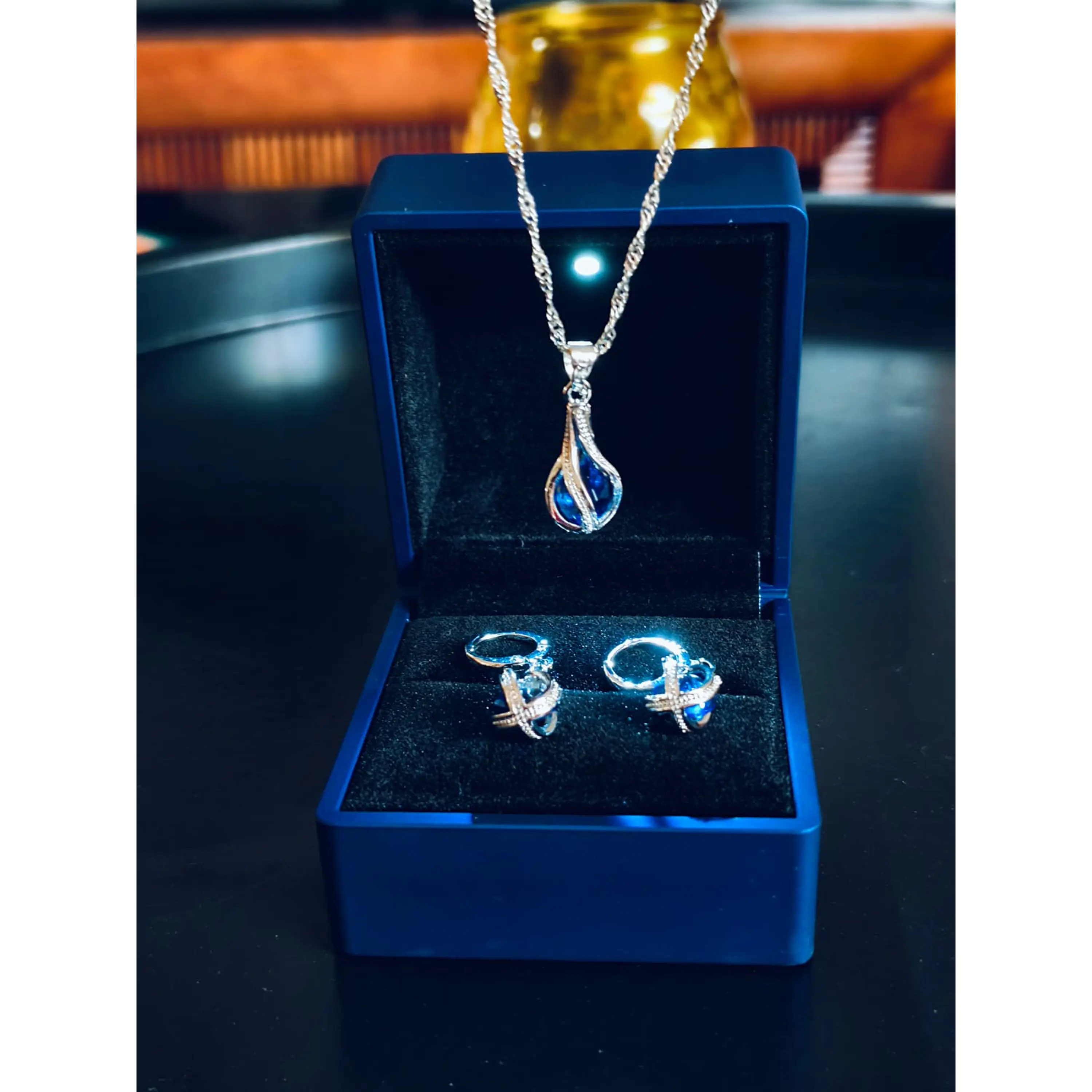 Ensemble de bijoux en argent – ​​Collier et boucles d'oreilles avec cristal de saphir bleu (Boîte avec lumière LED incluse) 5