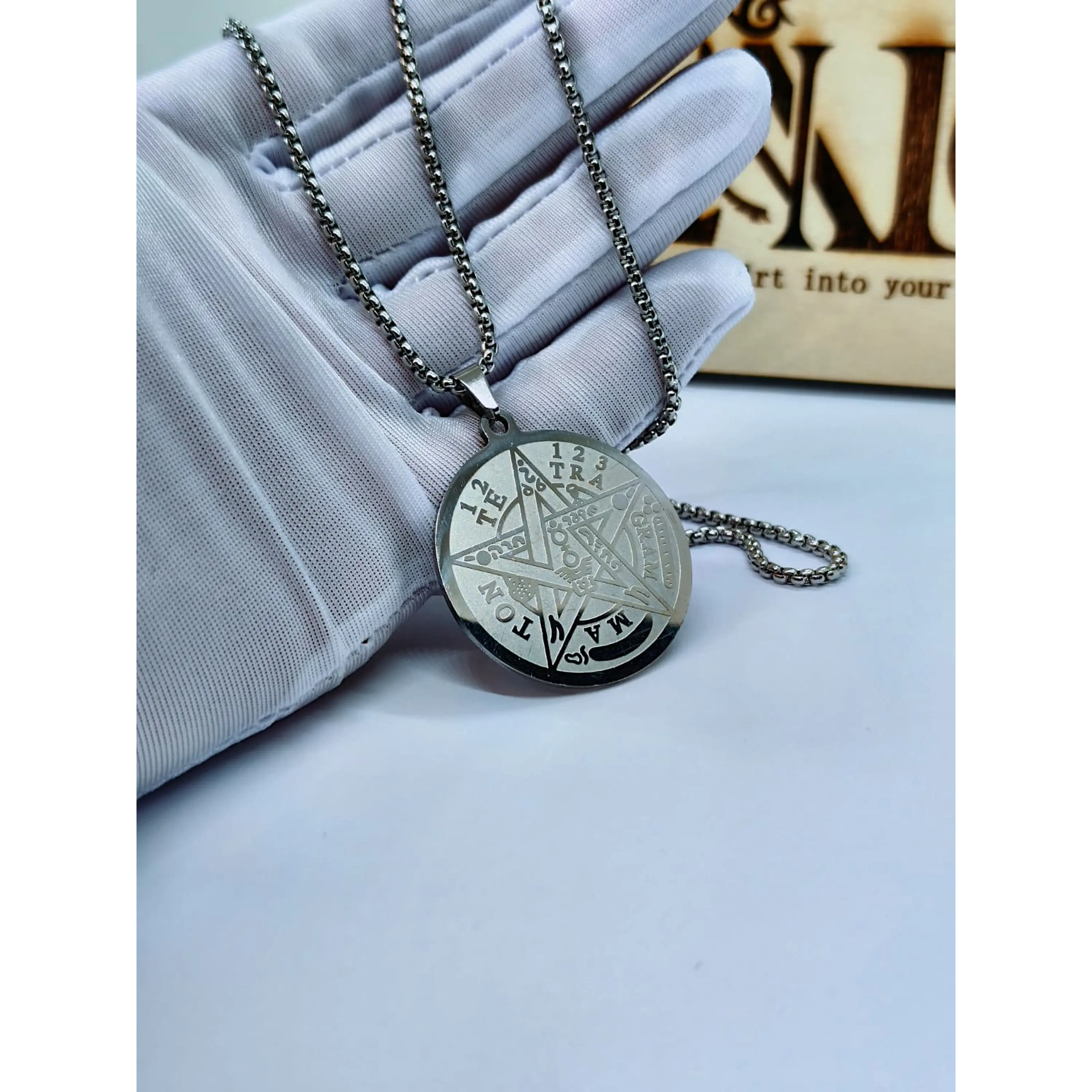 Colar Amuleto Tetragrammaton em Aço Inoxidável – Proteção Mística 1