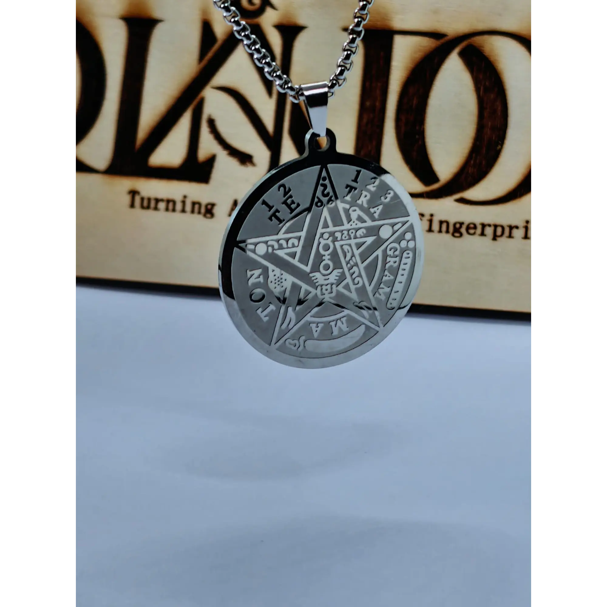 Colar Amuleto Tetragrammaton em Aço Inoxidável – Proteção Mística 2