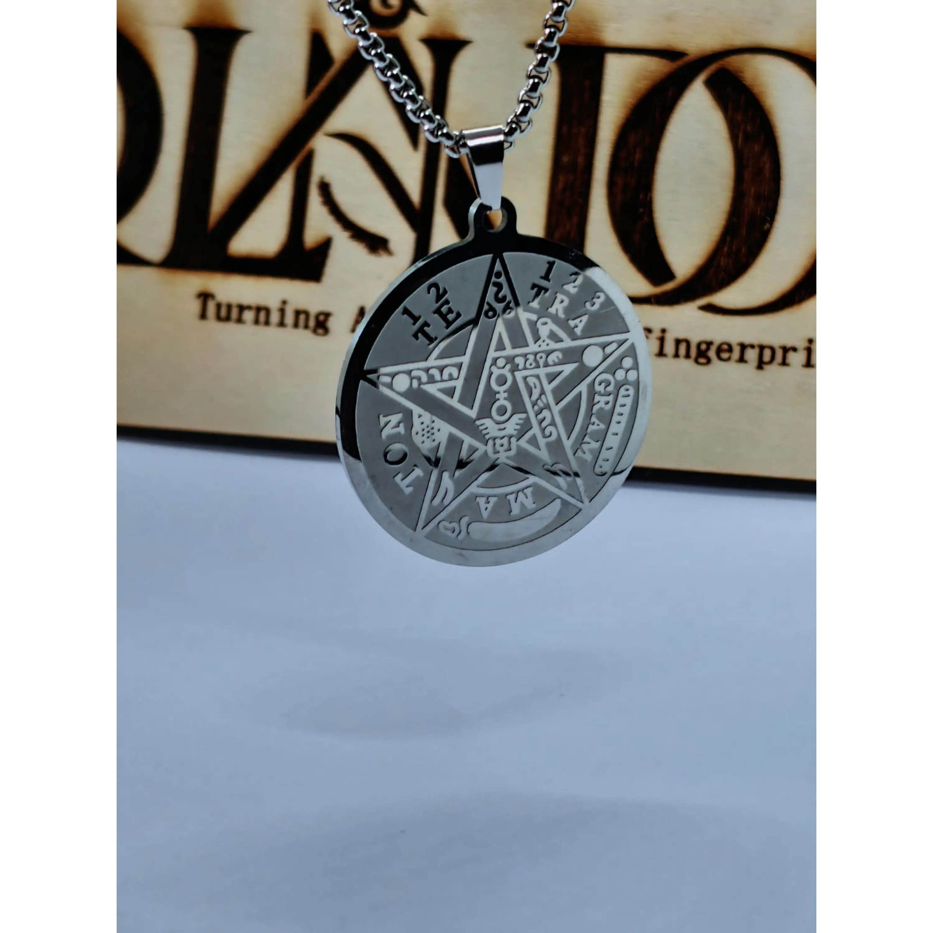 Colar Amuleto Tetragrammaton em Aço Inoxidável – Proteção Mística 2
