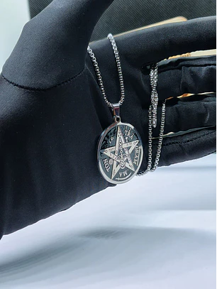 Colar Medalha Tetragrammaton em Aço Inoxidável – Amuleto de Proteção
