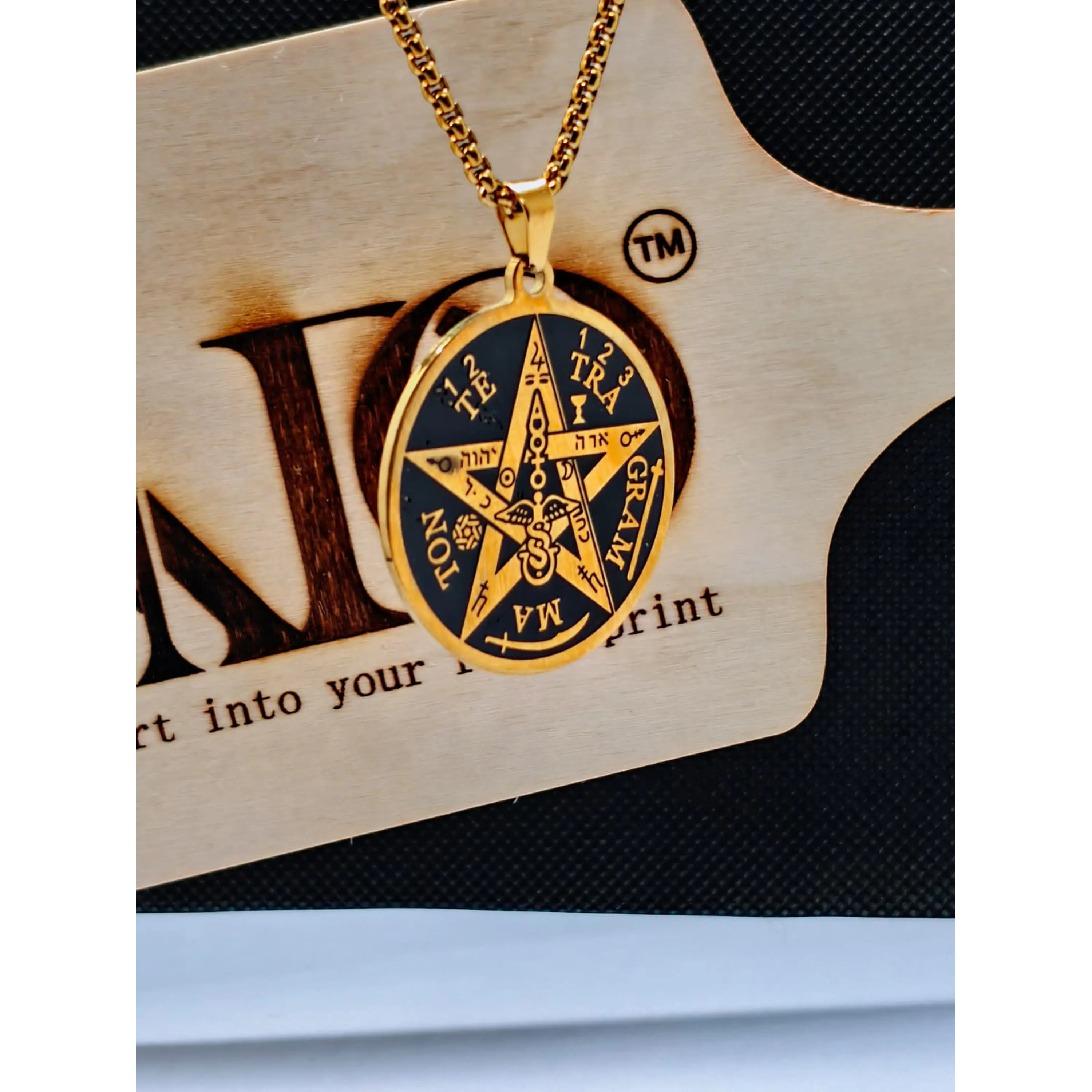 Collier avec médaille tétragramme en acier inoxydable plaqué or – Amulette de protection mystique 6