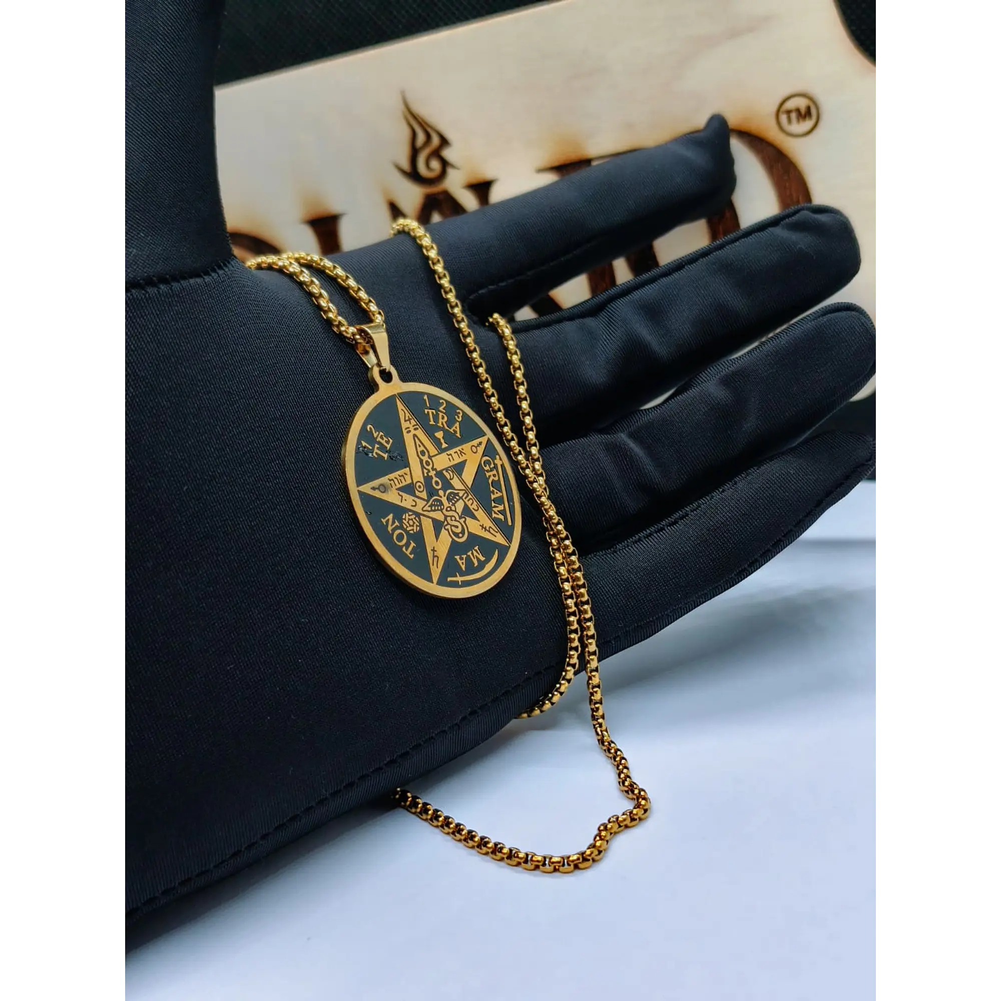 Collier avec médaille tétragramme en acier inoxydable plaqué or – Amulette de protection mystique 7