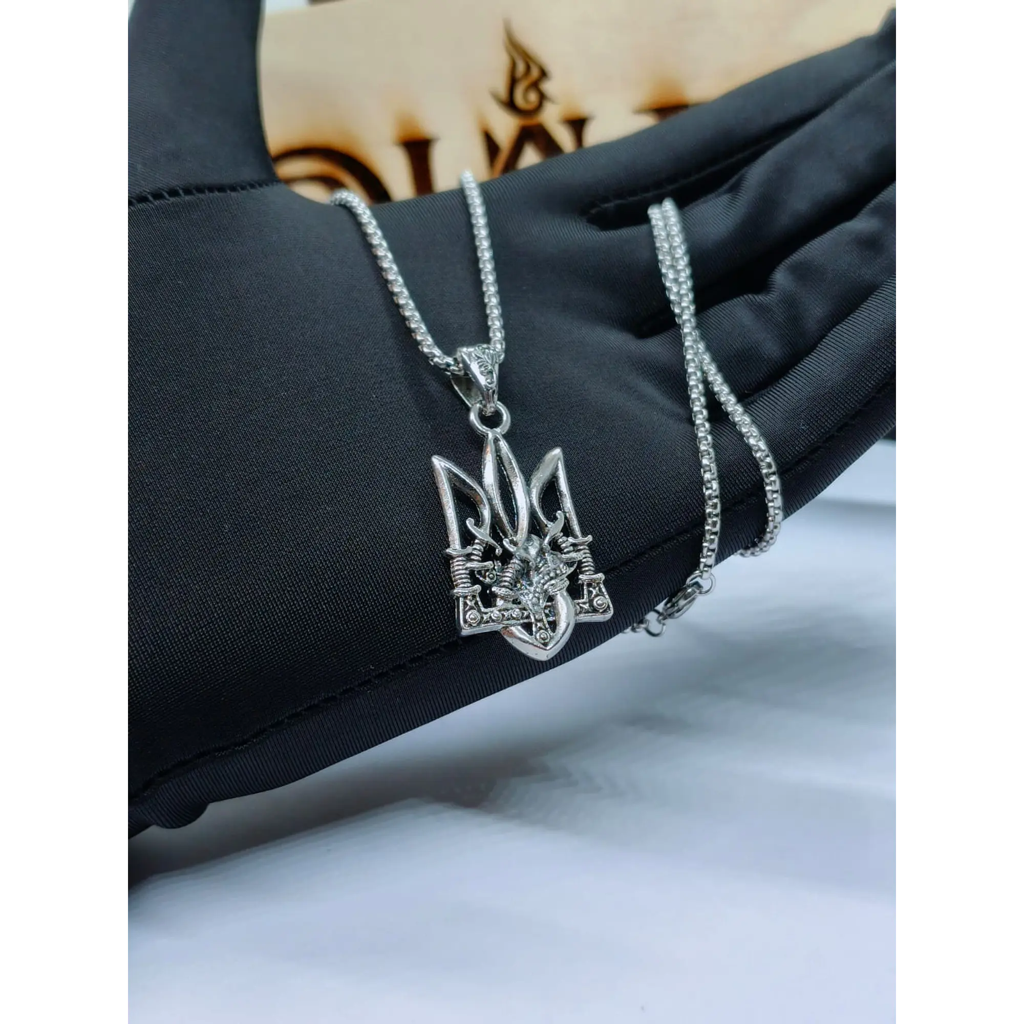 Collier avec pendentif trident ukrainien (Tryzub) en acier inoxydable 2
