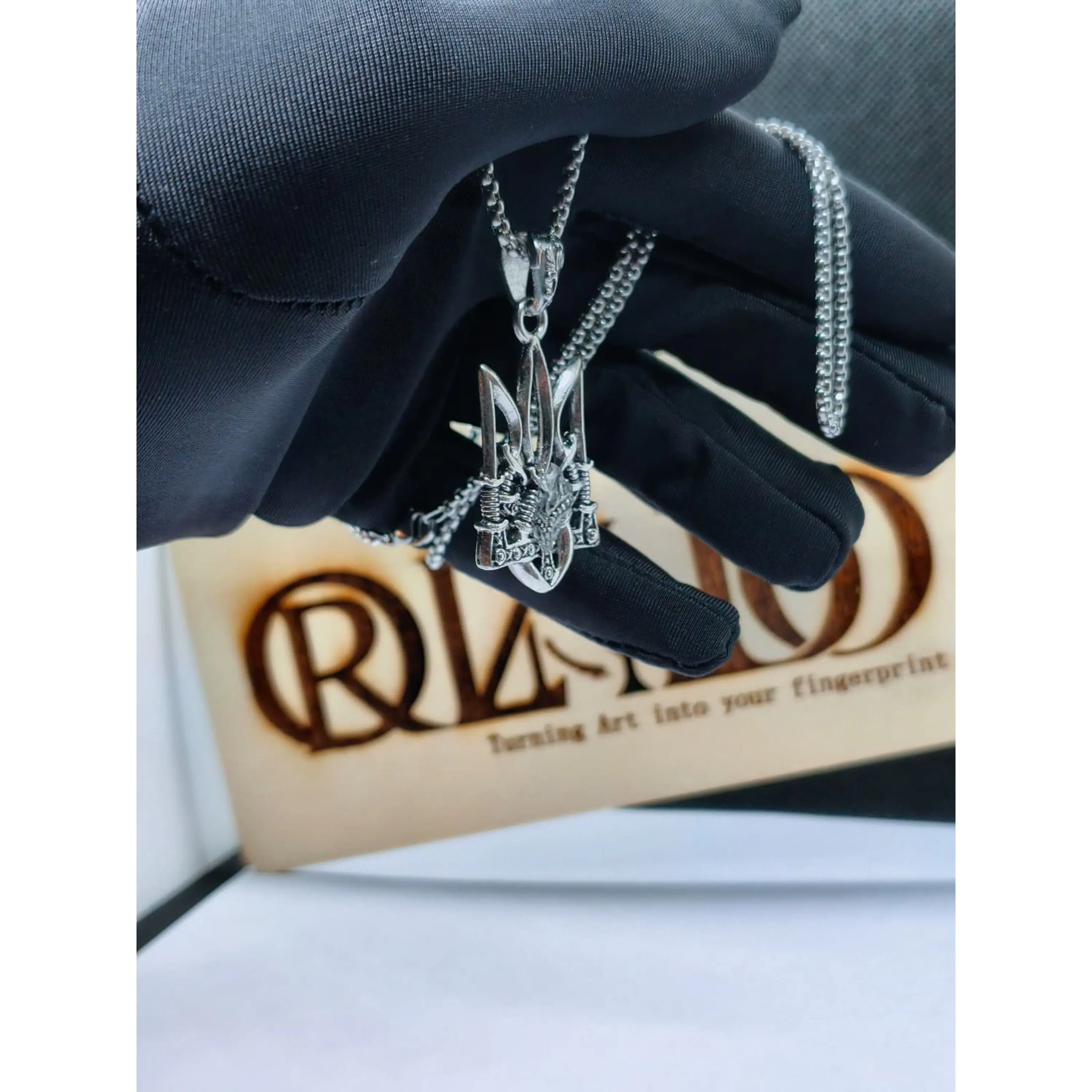 Collier avec pendentif trident ukrainien (Tryzub) en acier inoxydable 4