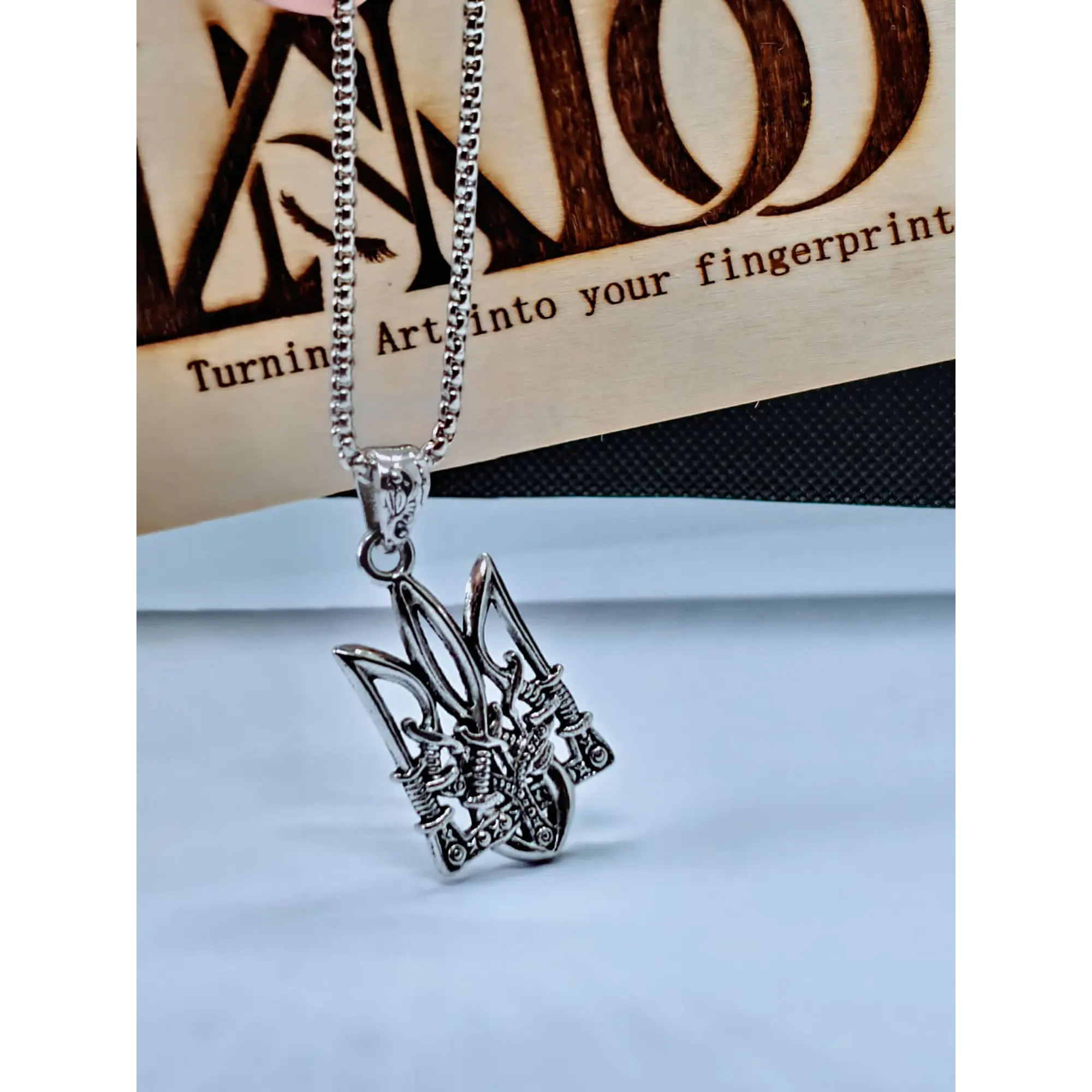 Collier avec pendentif trident ukrainien (Tryzub) en acier inoxydable 6