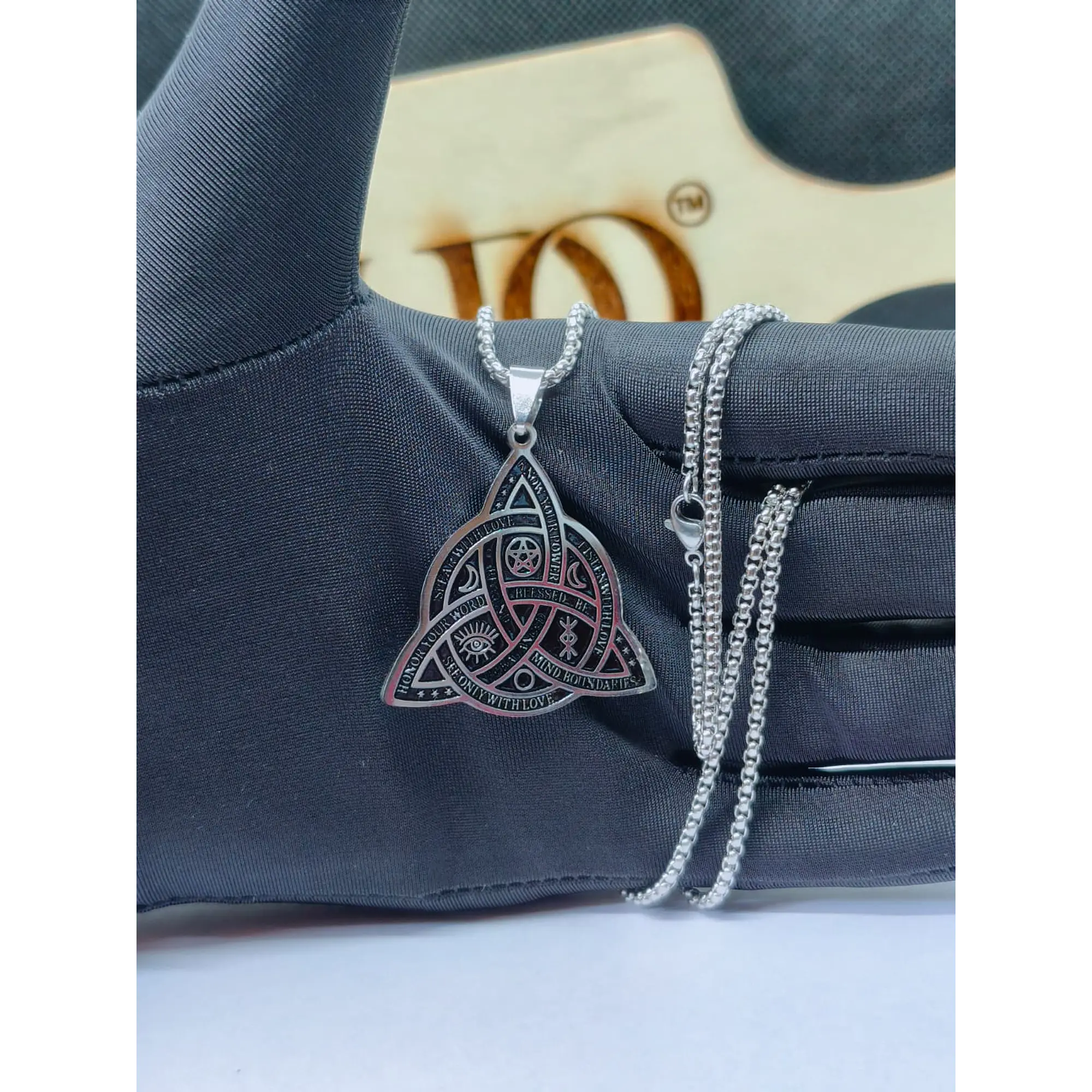 Colar Pendente Triquetra Mística em Aço Inoxidável – Símbolos Wicca e Celta 3