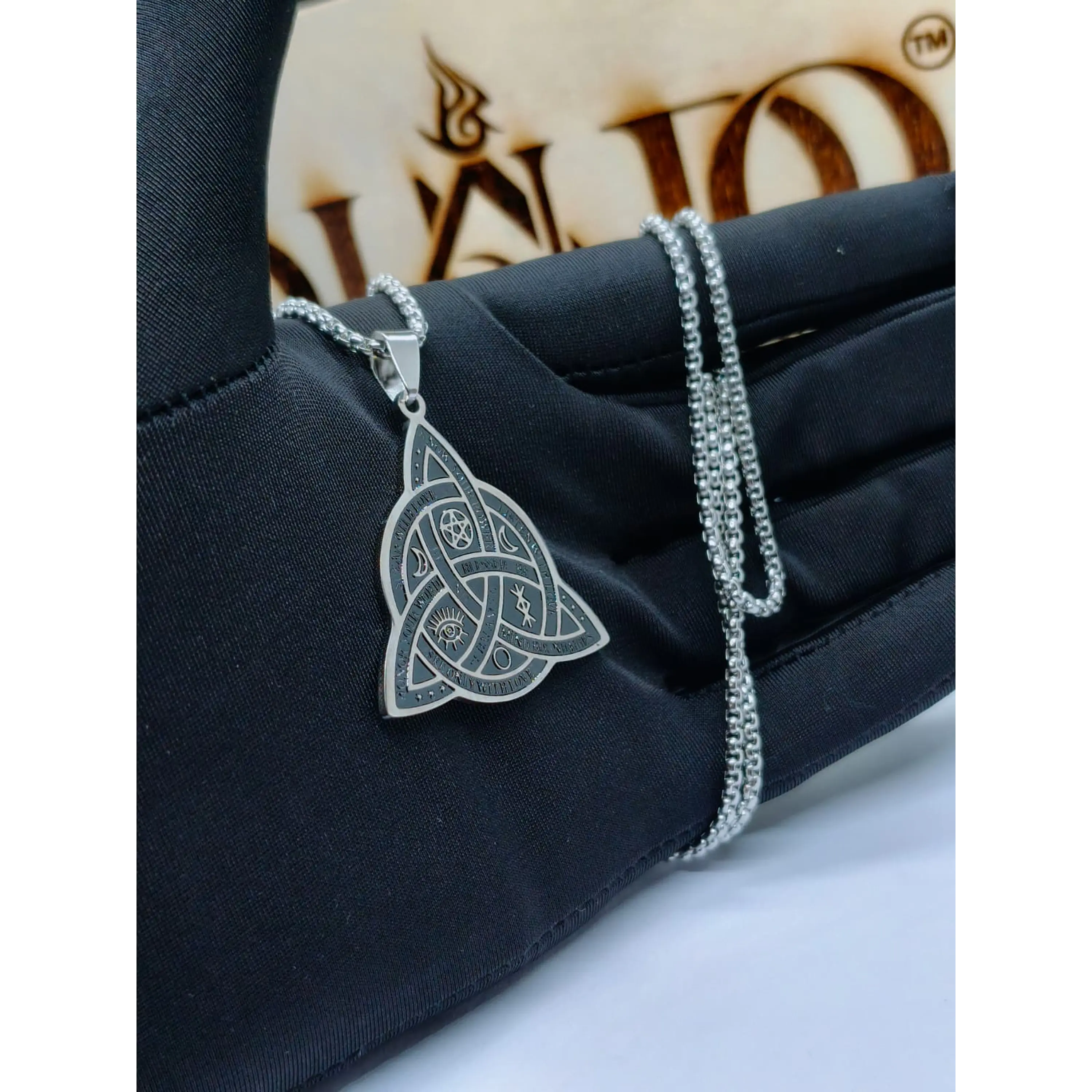 Colar Pendente Triquetra Mística em Aço Inoxidável – Símbolos Wicca e Celta 6