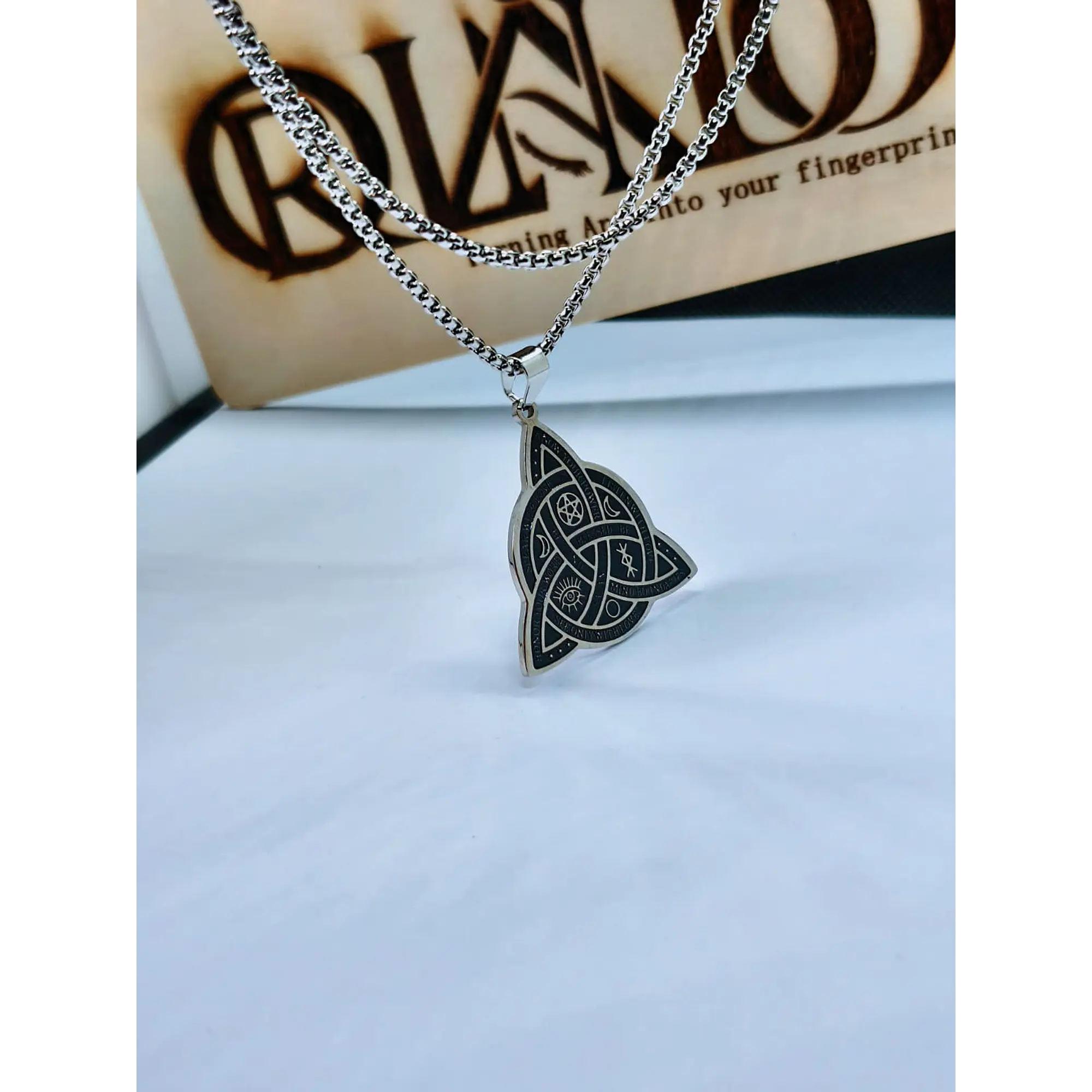 Colar Pendente Triquetra Mística em Aço Inoxidável – Símbolos Wicca e Celta 8