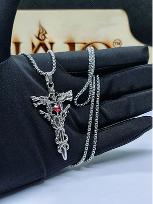 Pendente Espada Gótica com Dragão e Cristal Vermelho – Inclui Corrente