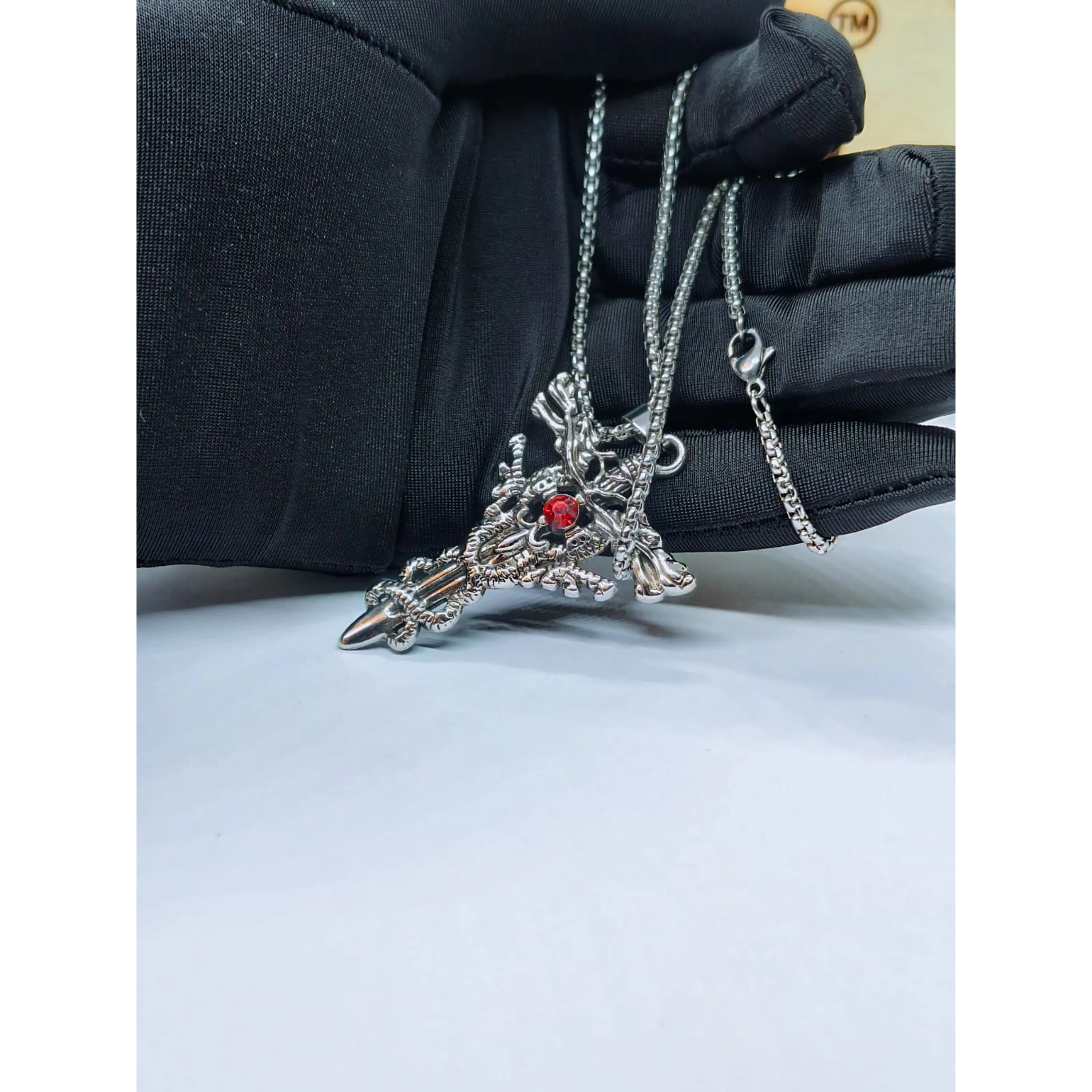 Pendente Espada Gótica com Dragão e Cristal Vermelho – Inclui Corrente 9