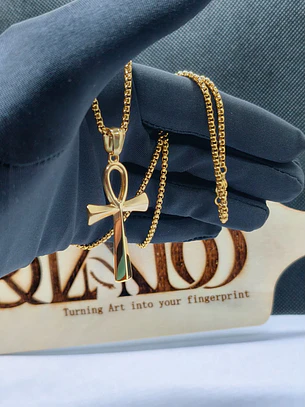 Colar com Pendente Cruz Ankh em Aço Inoxidável Dourado – Chave da Vida Egípci