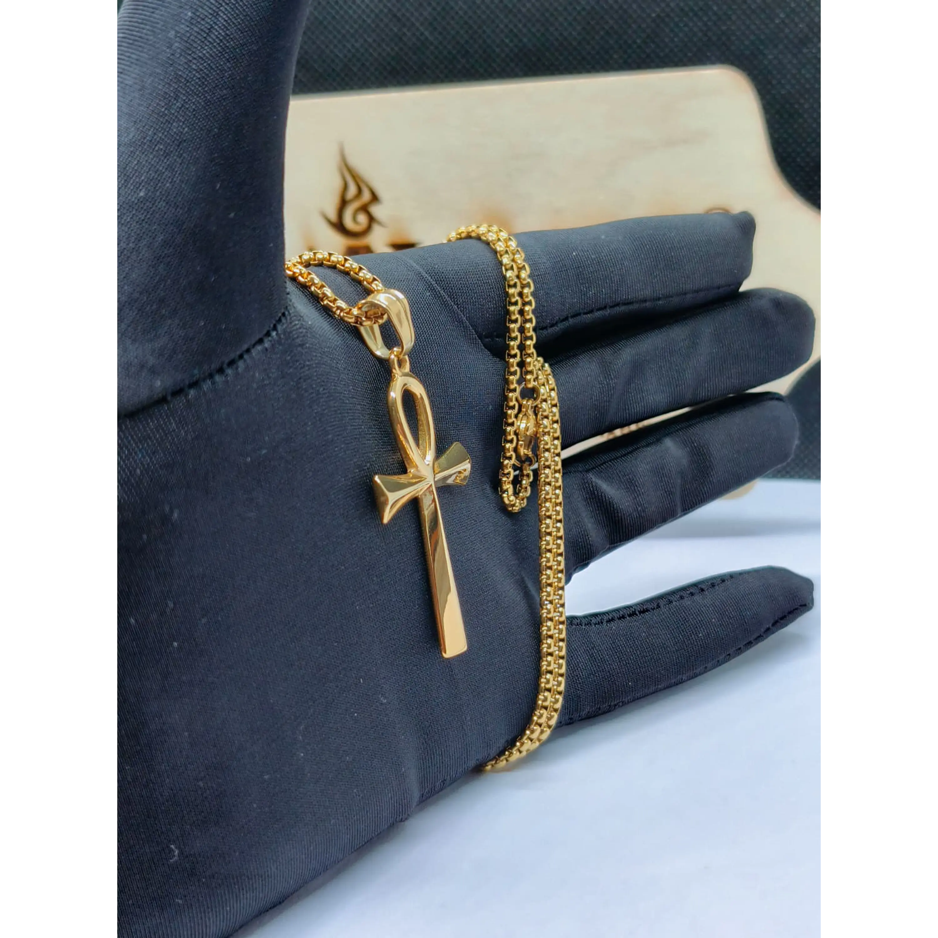 Colar com Pendente Cruz Ankh em Aço Inoxidável Dourado – Chave da Vida Egípci 4
