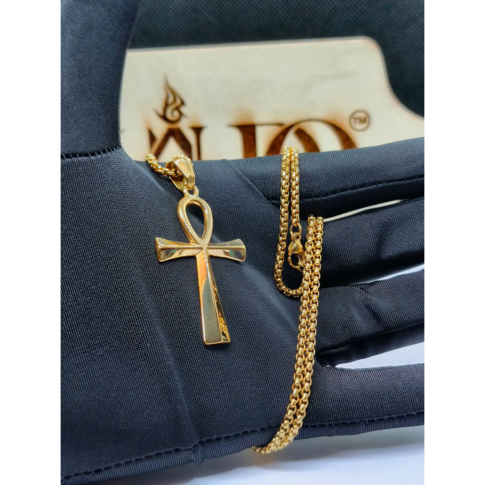 Colar com Pendente Cruz Ankh em Aço Inoxidável Dourado – Chave da Vida Egípci 1