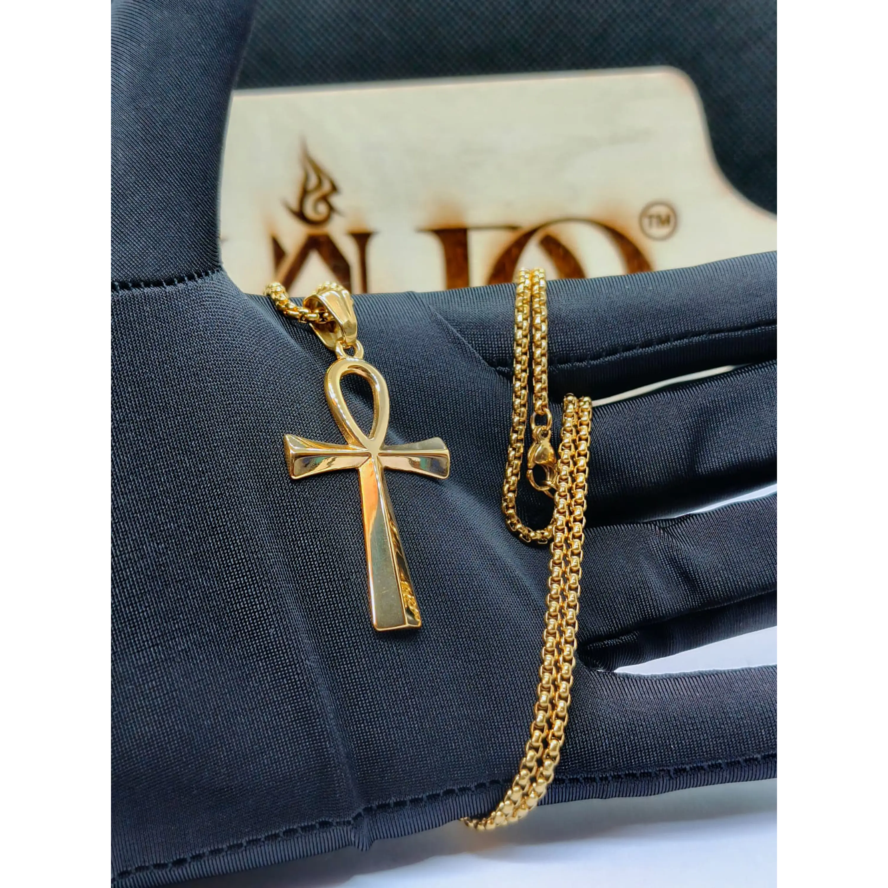 Colar com Pendente Cruz Ankh em Aço Inoxidável Dourado – Chave da Vida Egípci 1