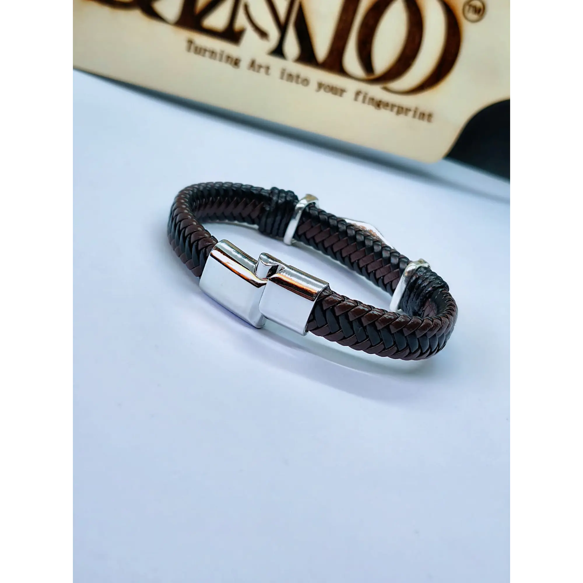 Bracelet pour homme en cuir tressé avec symbole viking Valknut et fermoir magnétique 3