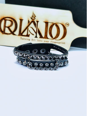 Pulseira Masculina em Pele Preta com Tachas e Corrente Estilo Rock / Punk