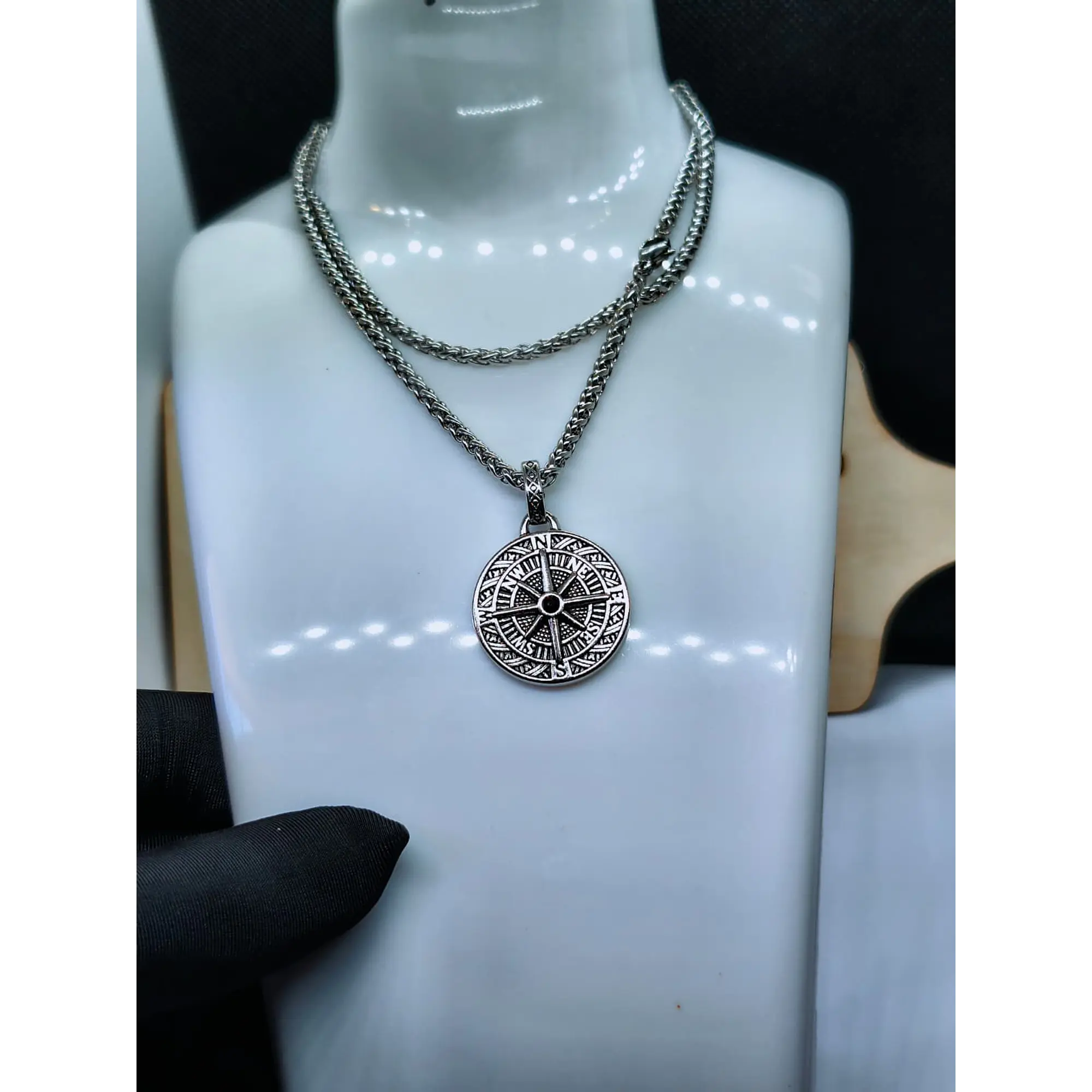 Colar Masculino com Pingente de Bússola em Aço Inoxidável – Estilo Vintage 4