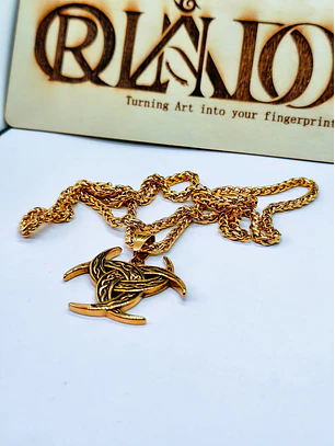 Colar Masculino Viking Triskelion Dourado – Pendente Mitologia Nórdica