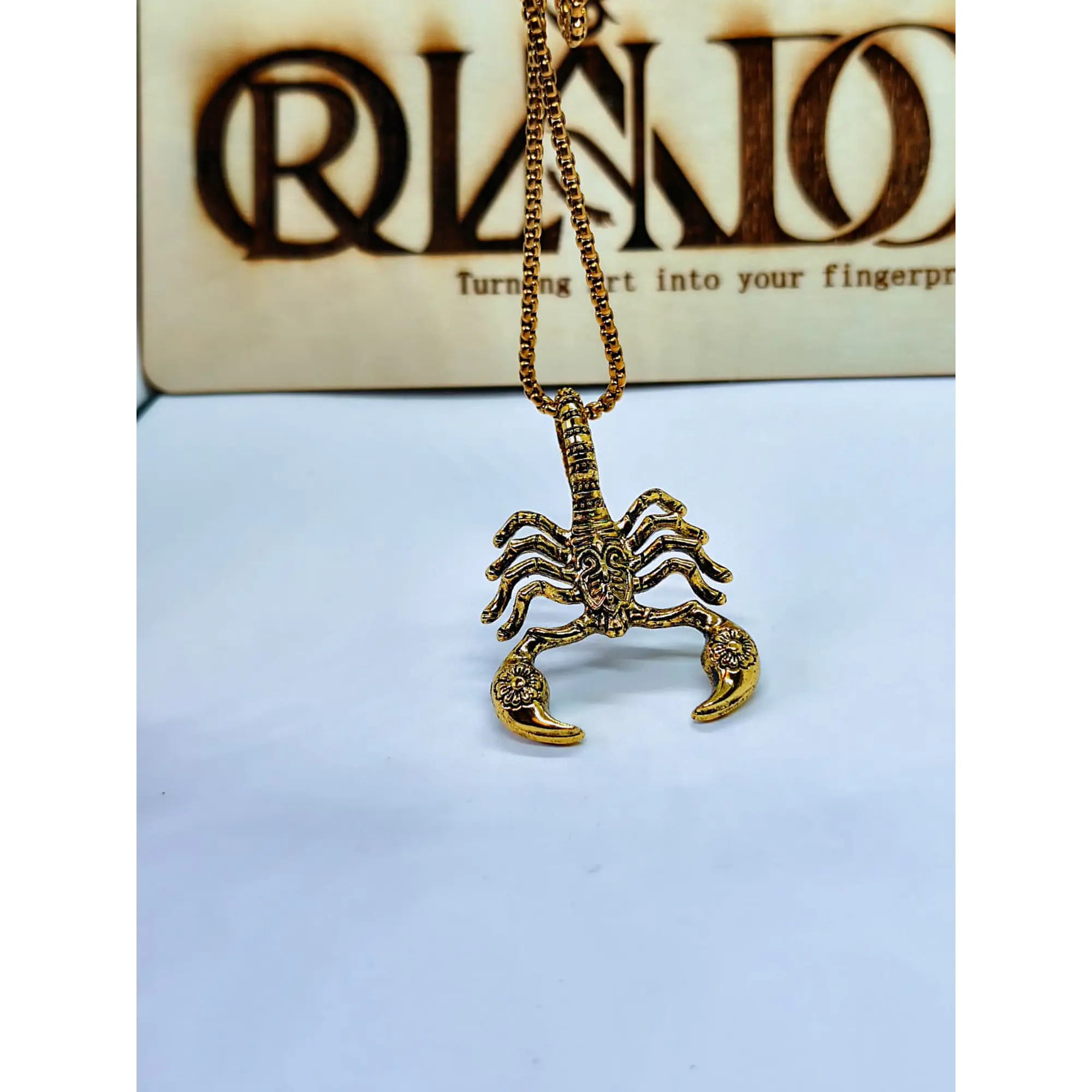 Colar com Pendente de Escorpião Dourado – Corrente de Aço Inoxidável 7