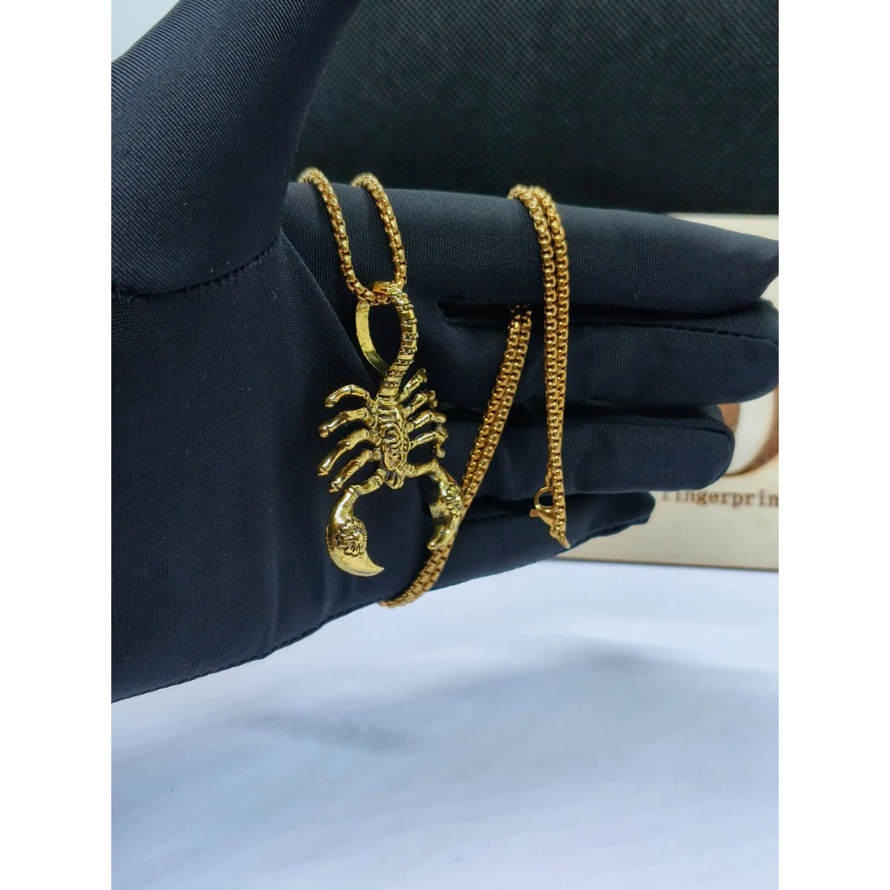 Colar com Pendente de Escorpião Dourado – Corrente de Aço Inoxidável 4