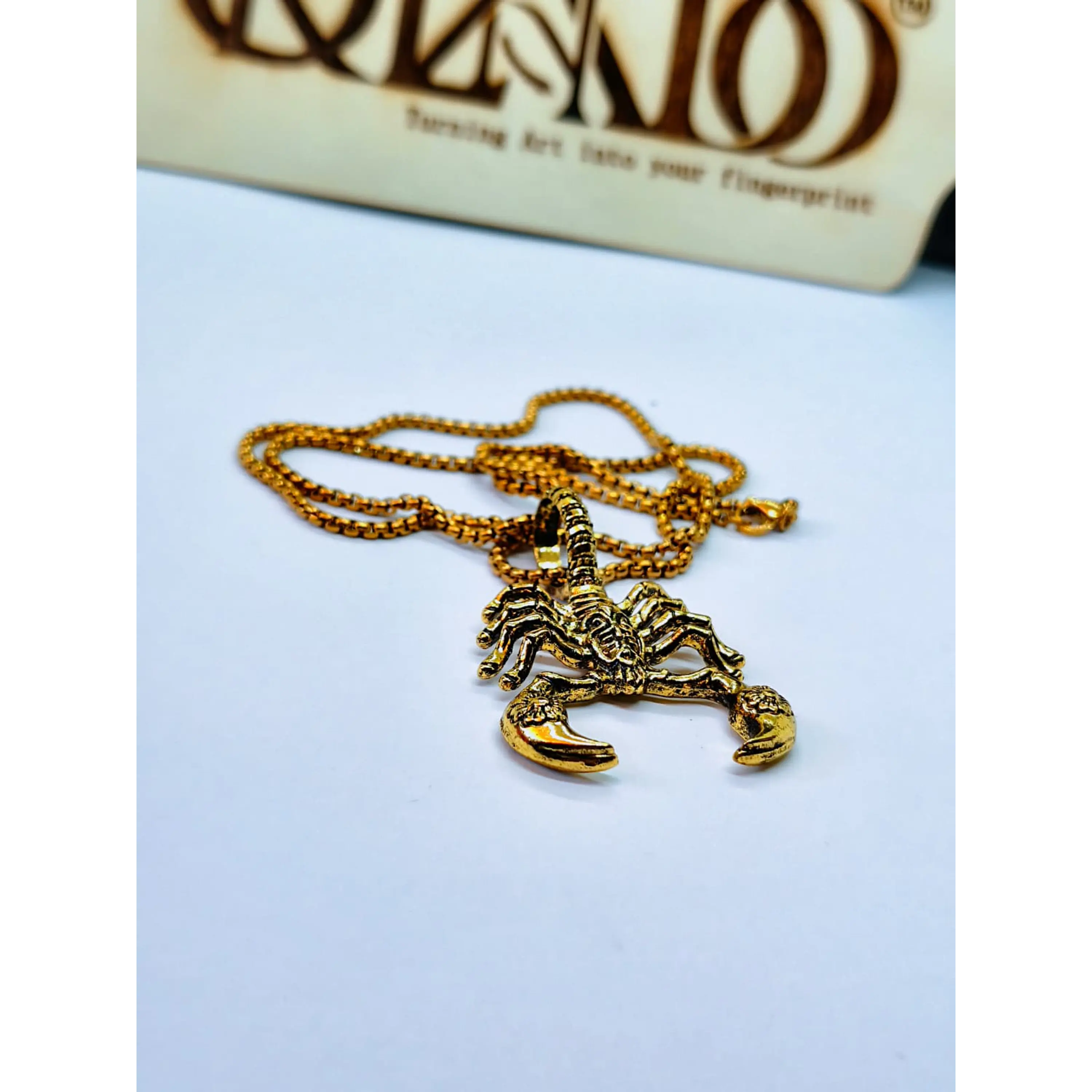 Colar com Pendente de Escorpião Dourado – Corrente de Aço Inoxidável 1