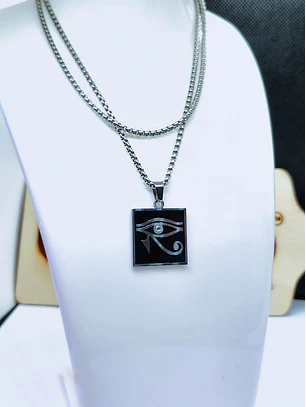 Colar Olho de Hórus em Aço Inoxidável – Pendente Quadrado Preto