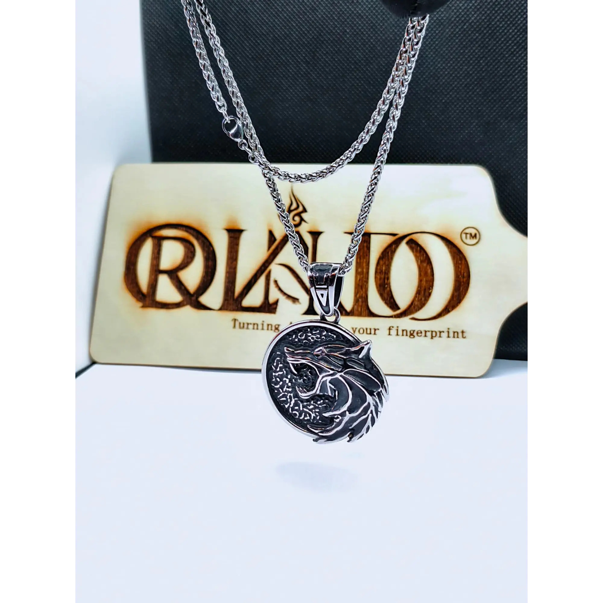 Colar com Medalhão de Lobo em Aço Inoxidável – Estilo The Witcher 1