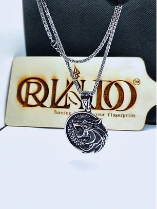 Colar com Medalhão de Lobo em Aço Inoxidável – Estilo The Witcher