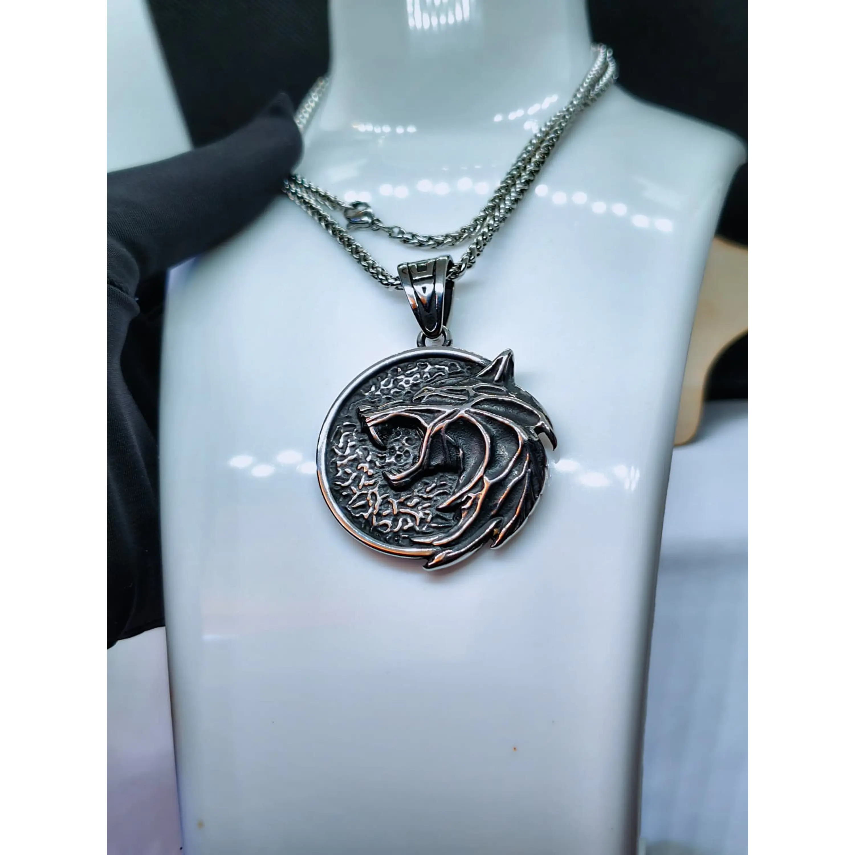Colar com Medalhão de Lobo em Aço Inoxidável – Estilo The Witcher 5