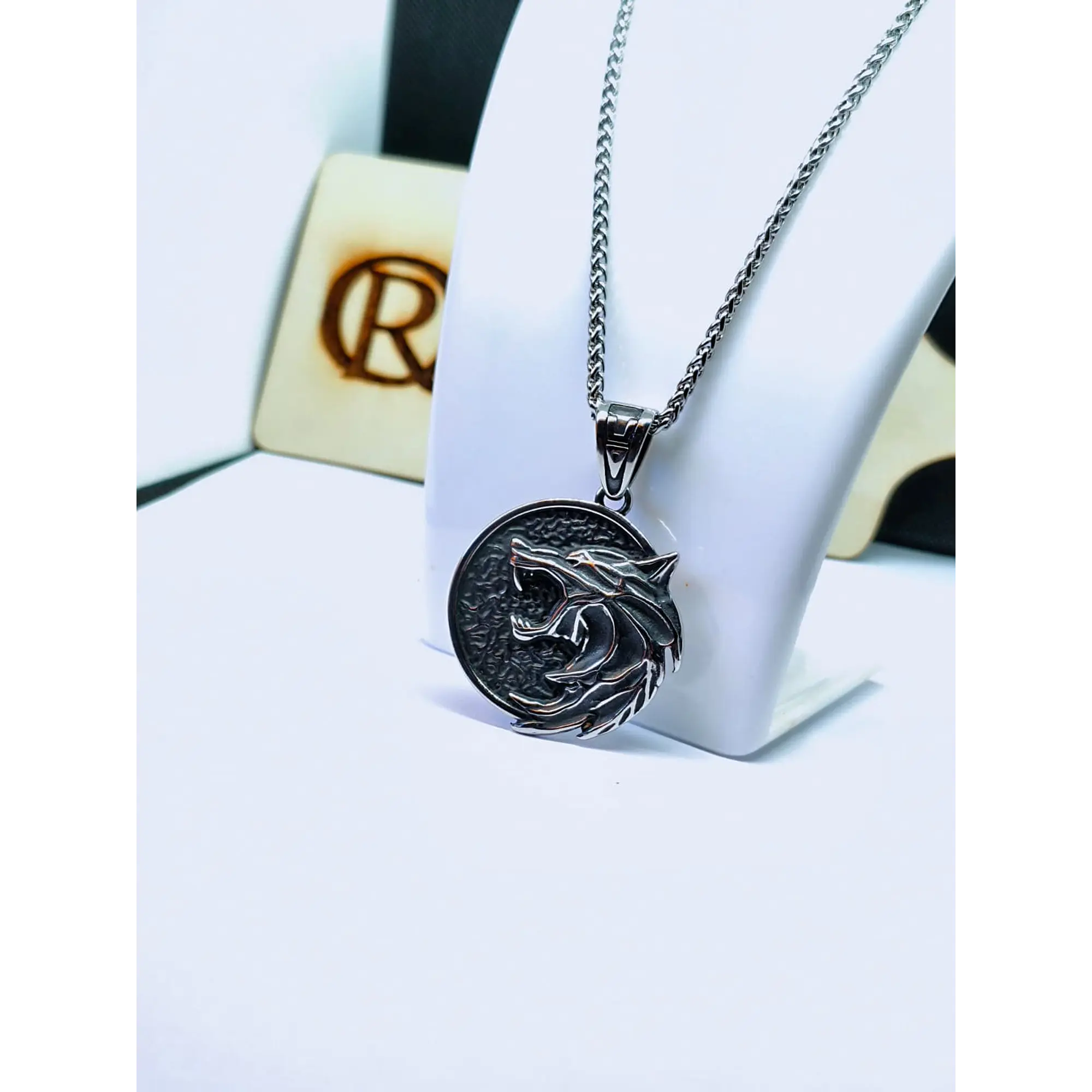 Colar com Medalhão de Lobo em Aço Inoxidável – Estilo The Witcher 10