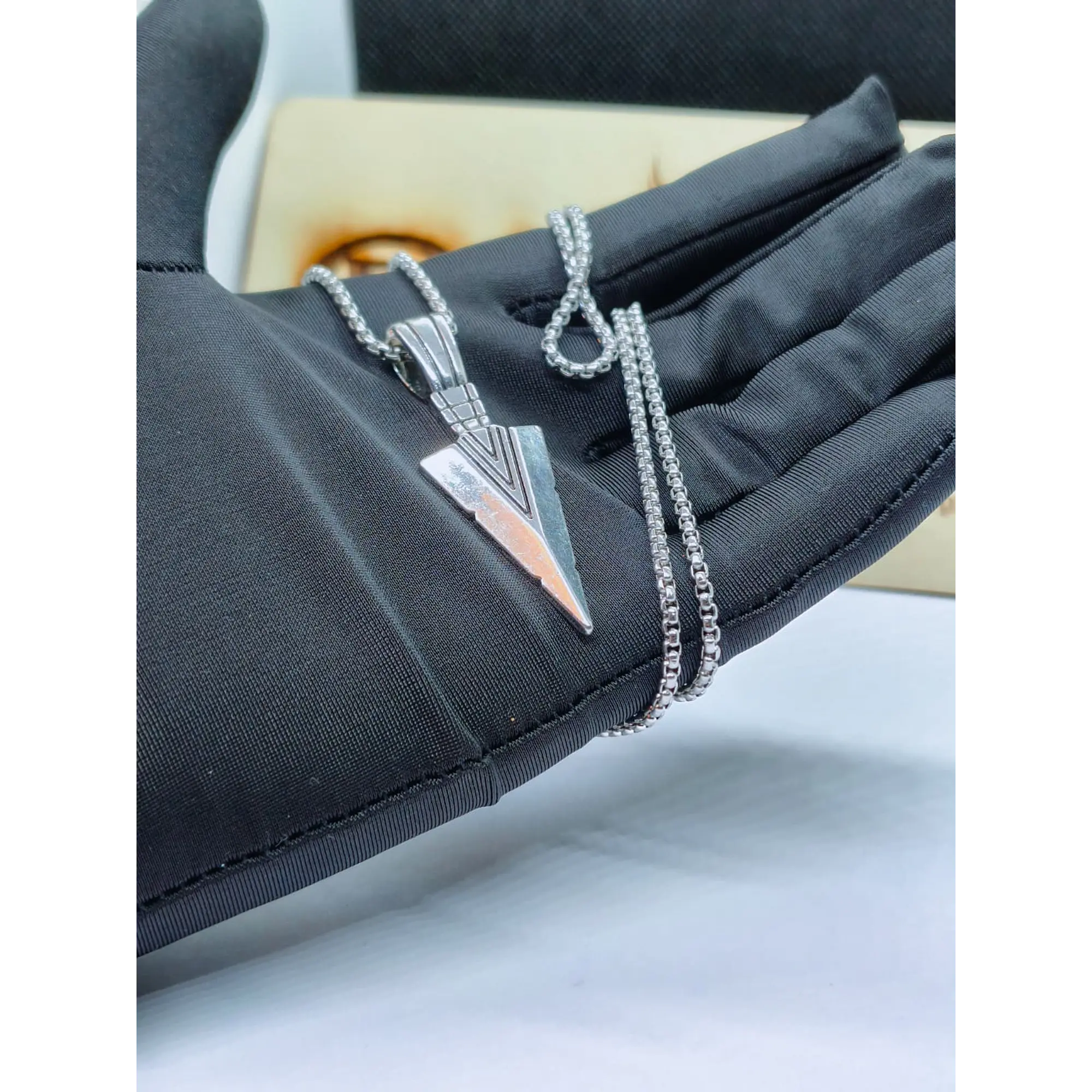 Colar Masculino com Pendente Ponta de Seta em Aço Inoxidável – Prateado 2