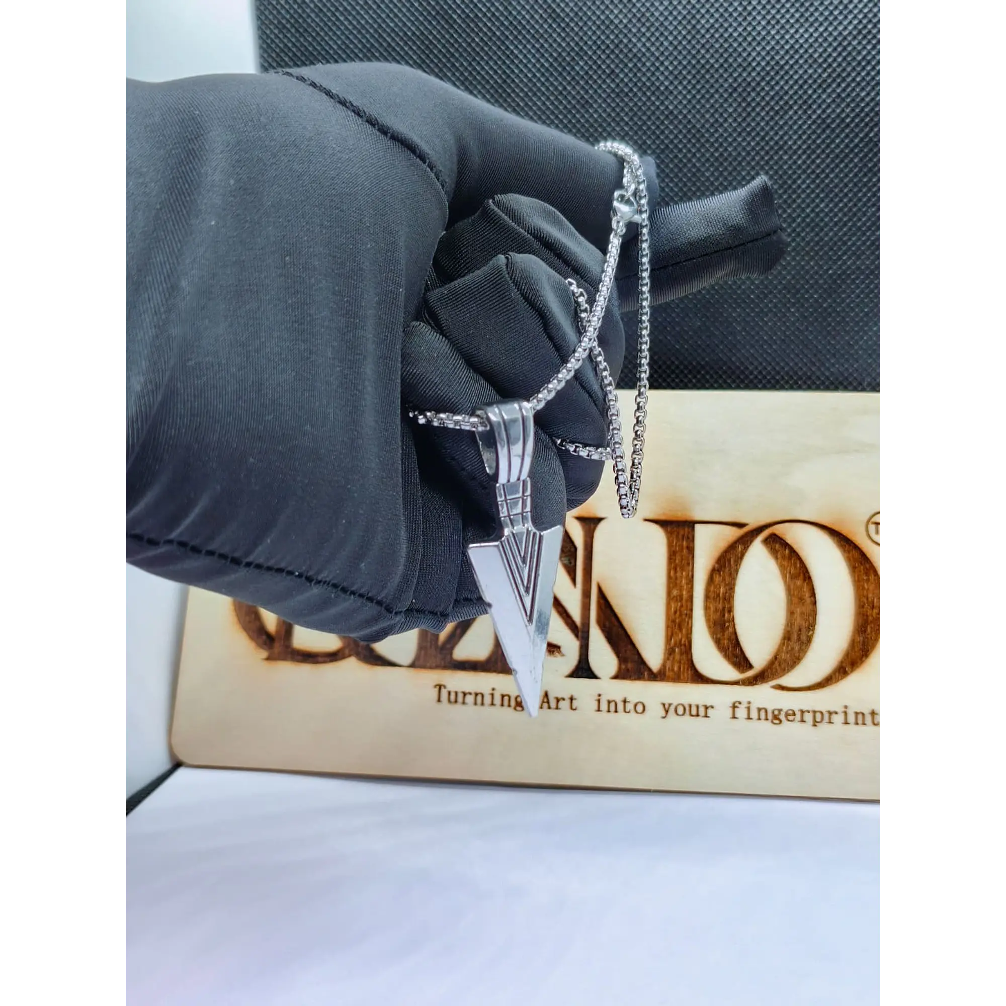 Colar Masculino com Pendente Ponta de Seta em Aço Inoxidável – Prateado 6
