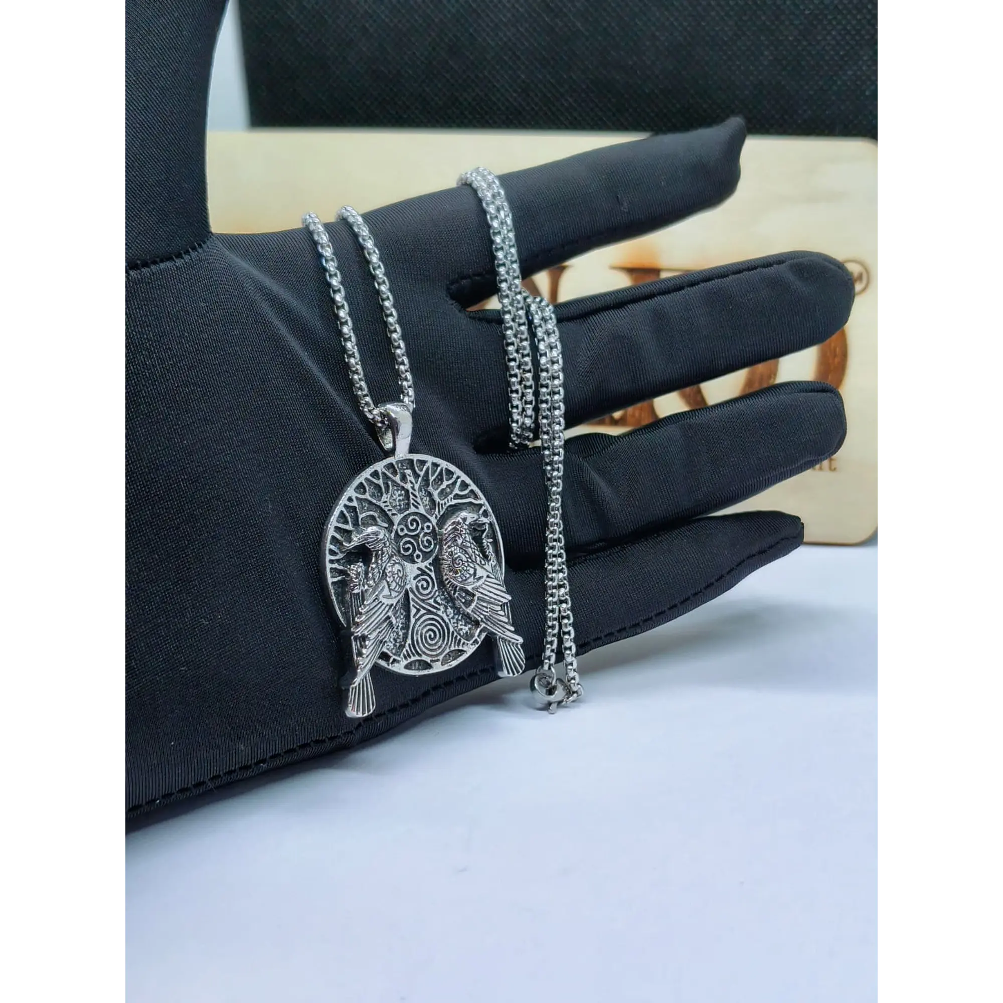 Colar Viking Corvos de Odin e Árvore da Vida (Yggdrasil) em Prateado Envelhecido 2