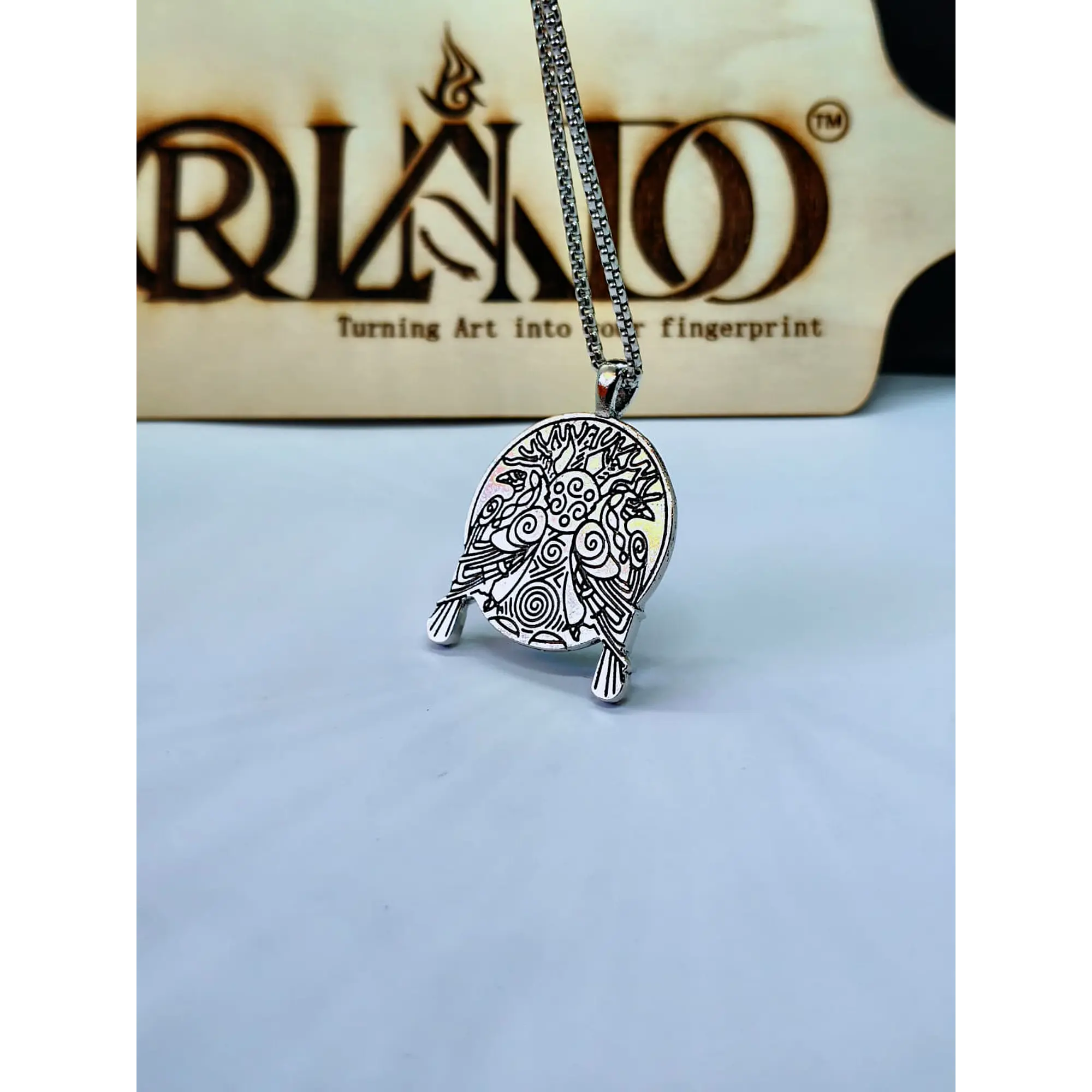 Colar Viking Corvos de Odin e Árvore da Vida (Yggdrasil) em Prateado Envelhecido 4