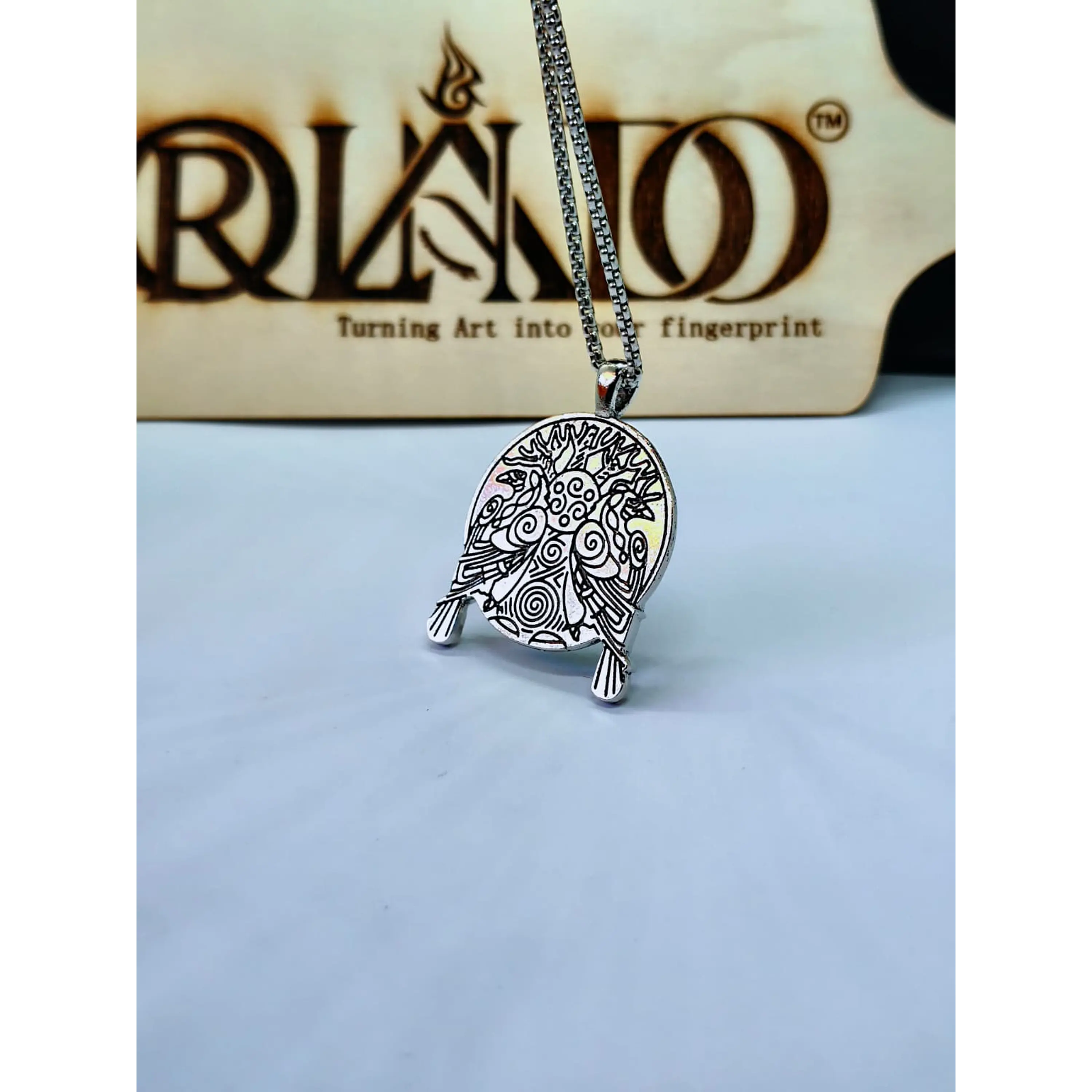 Colar Viking Corvos de Odin e Árvore da Vida (Yggdrasil) em Prateado Envelhecido 4