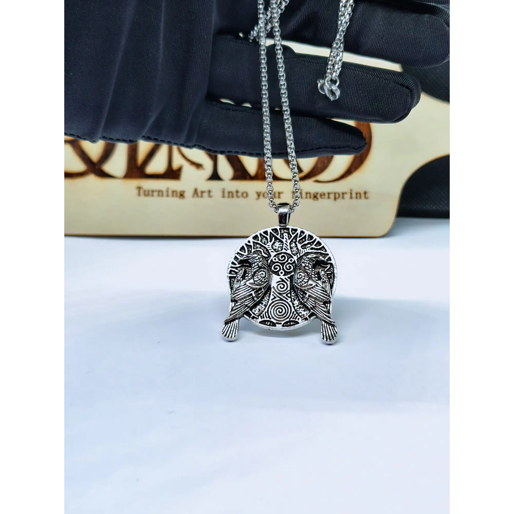 Colar Viking Corvos de Odin e Árvore da Vida (Yggdrasil) em Prateado Envelhecido 7