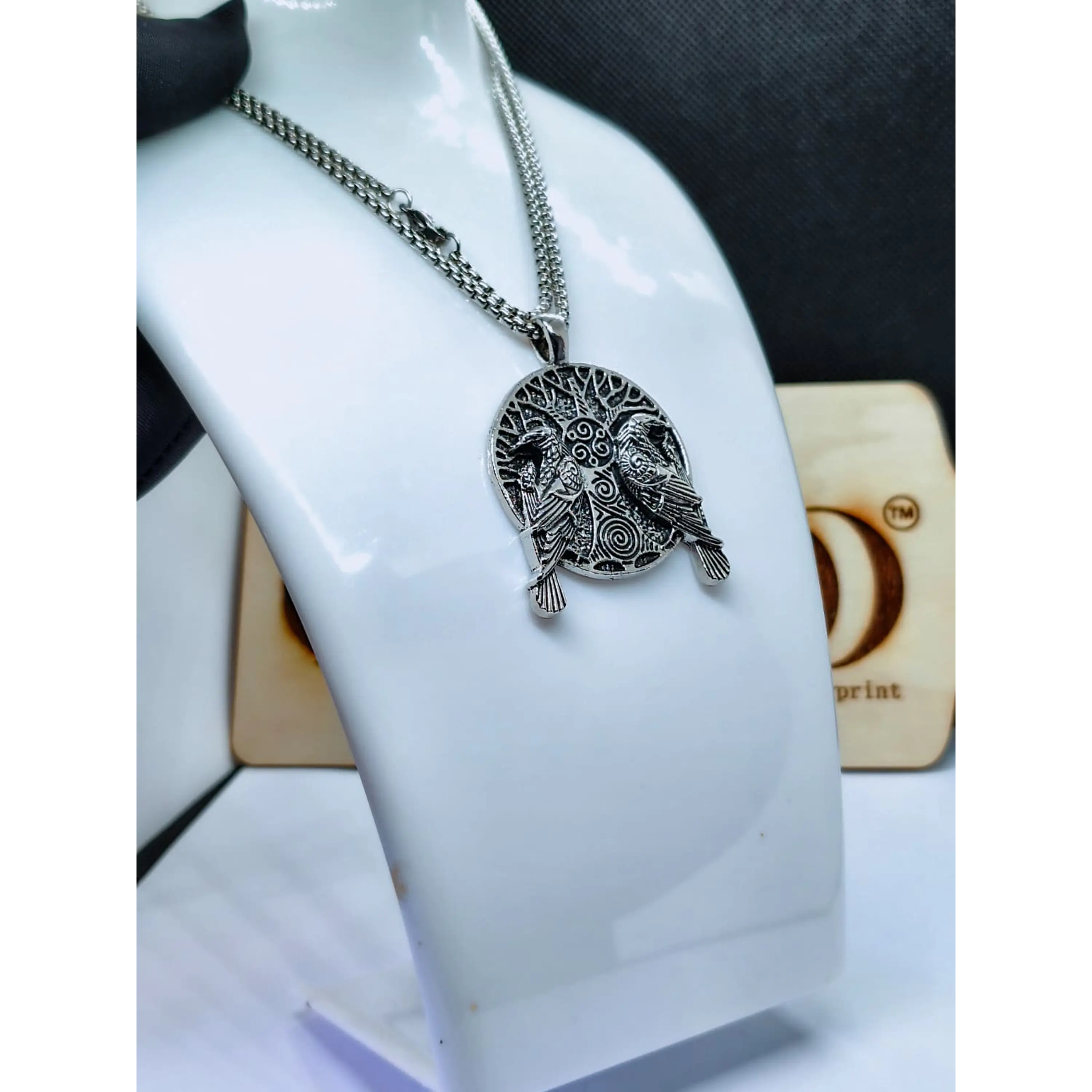 Colar Viking Corvos de Odin e Árvore da Vida (Yggdrasil) em Prateado Envelhecido 5