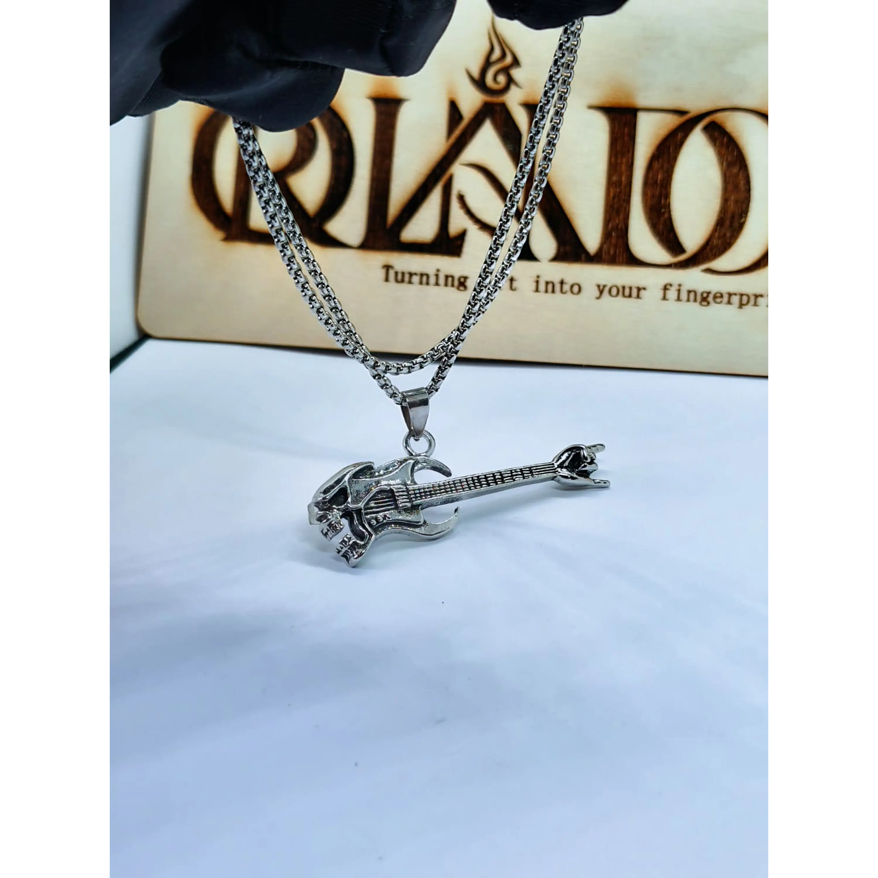 Colar com Pendente Guitarra Skull & Rock On – Aço Inoxidável 1