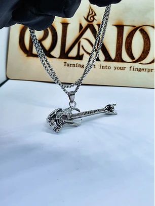 Colar com Pendente Guitarra Skull & Rock On – Aço Inoxidável