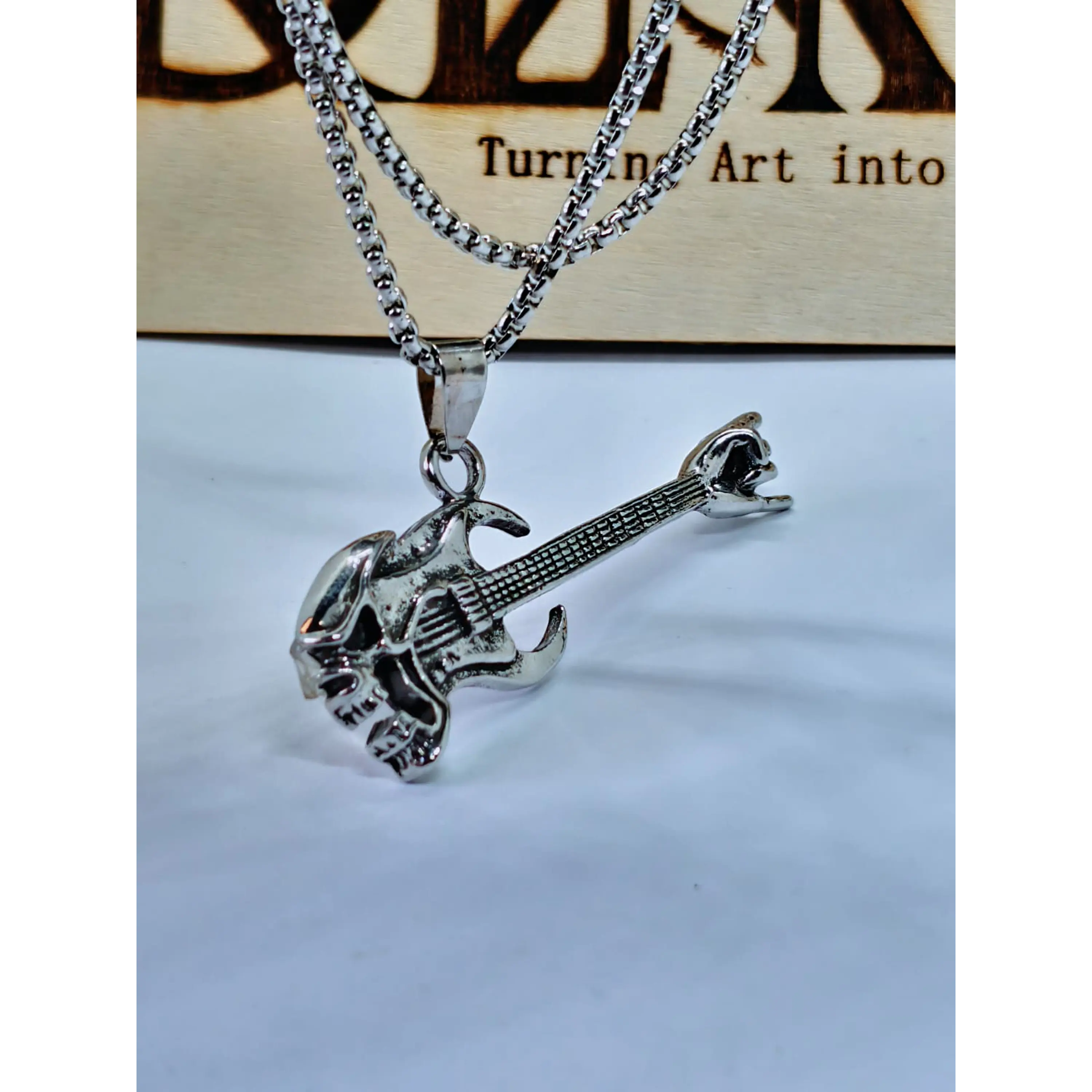 Colar com Pendente Guitarra Skull & Rock On – Aço Inoxidável 3