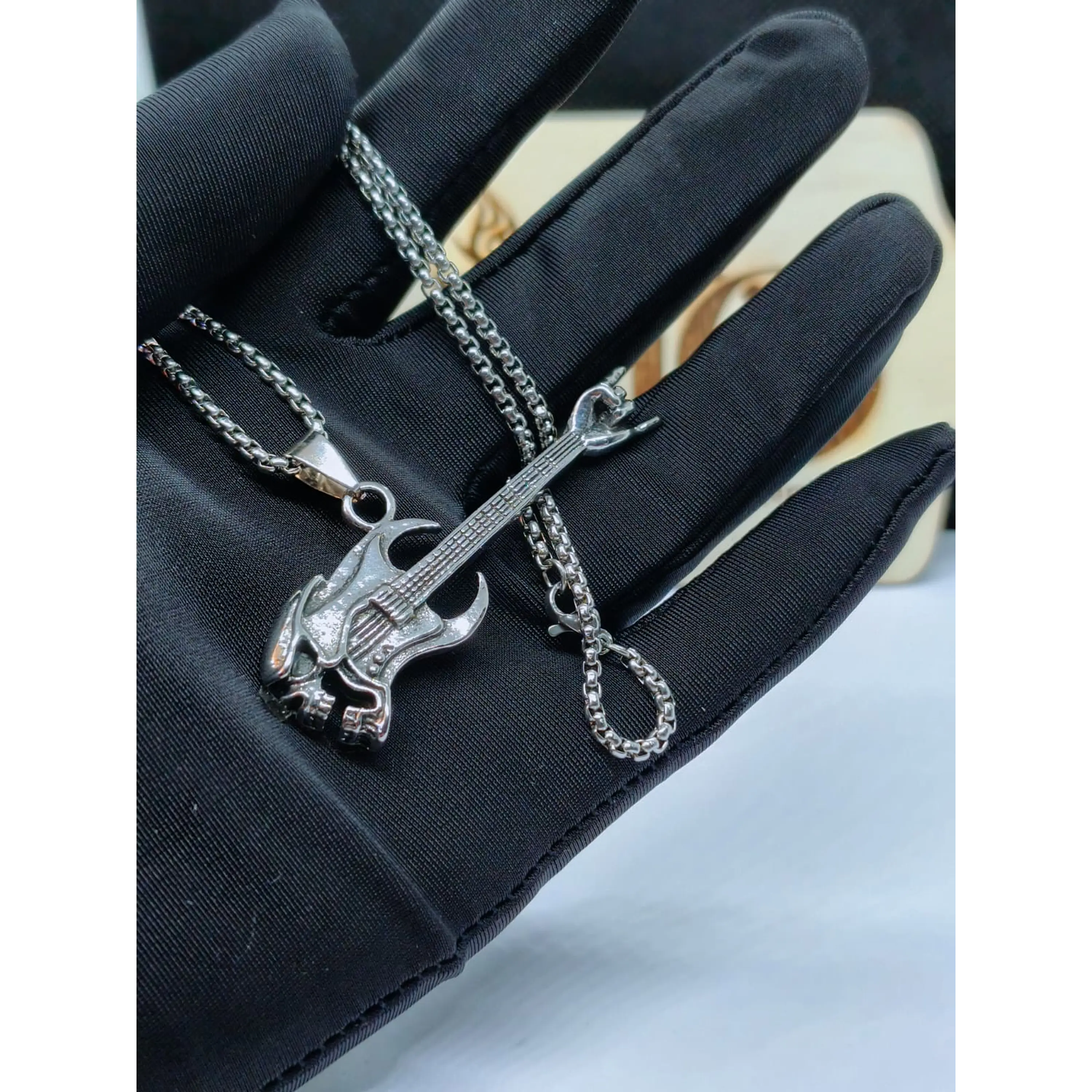 Colar com Pendente Guitarra Skull & Rock On – Aço Inoxidável 4