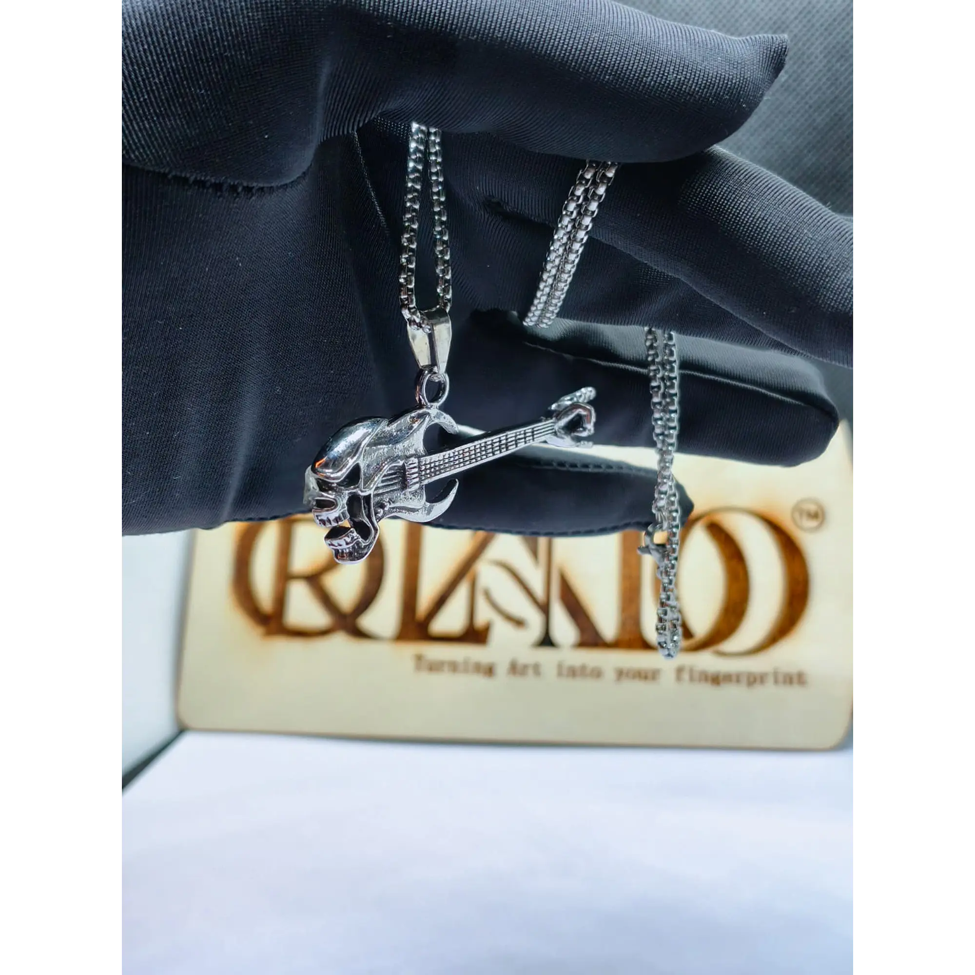 Colar com Pendente Guitarra Skull & Rock On – Aço Inoxidável 8