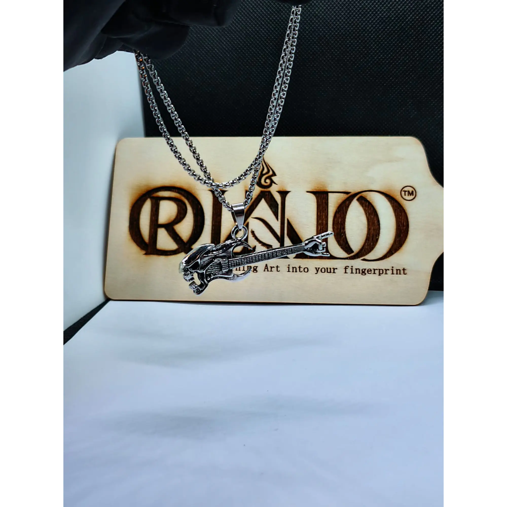 Colar com Pendente Guitarra Skull & Rock On – Aço Inoxidável 9