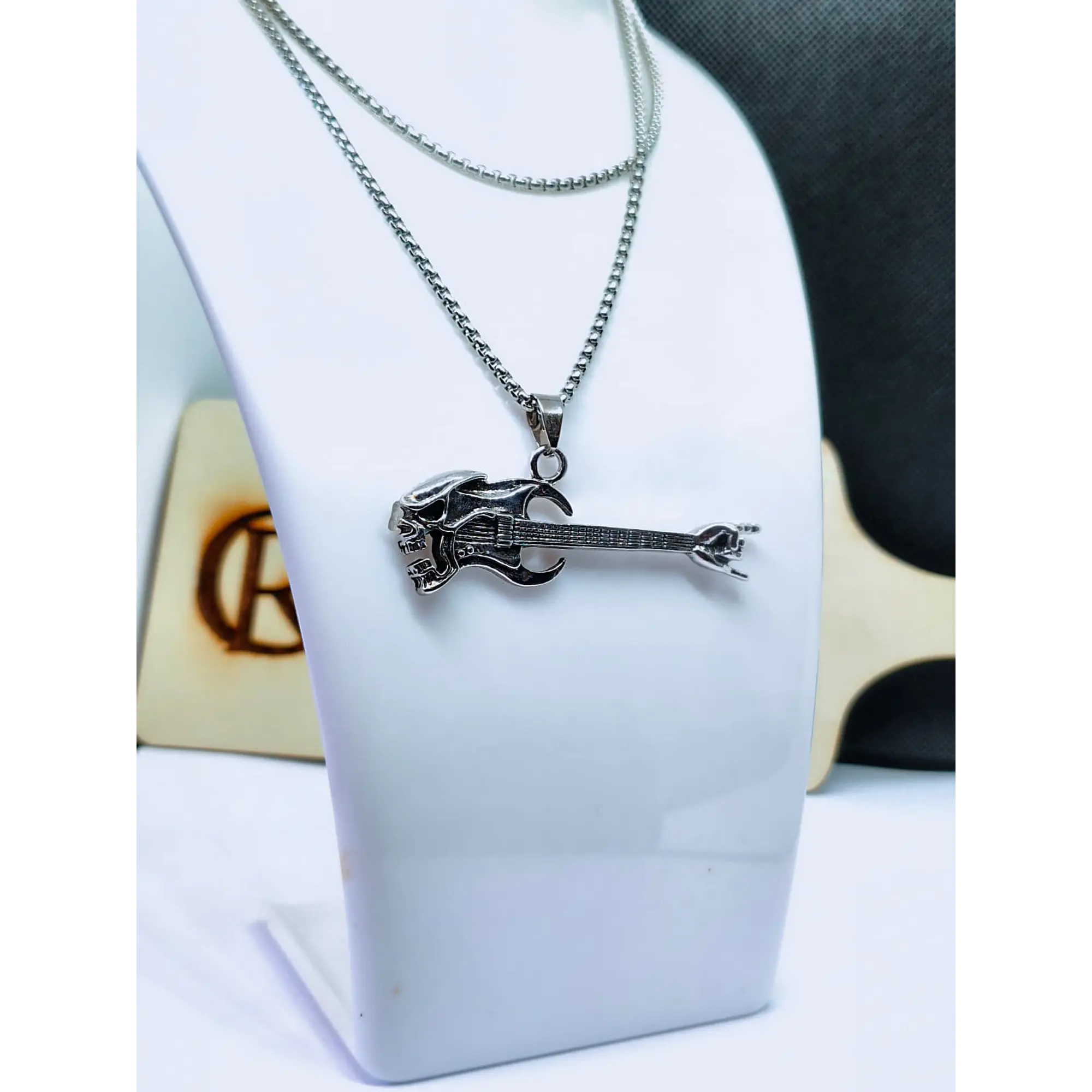 Colar com Pendente Guitarra Skull & Rock On – Aço Inoxidável 6