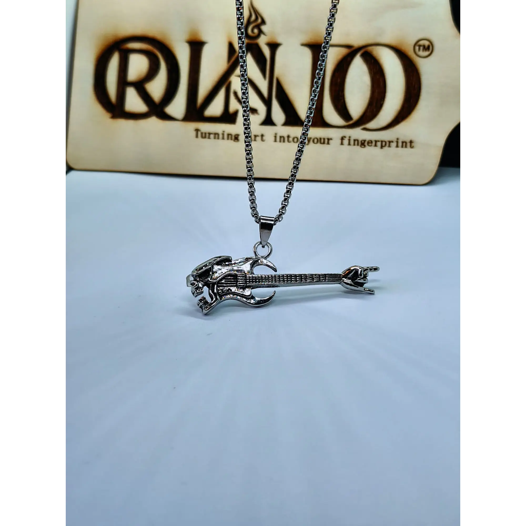 Colar com Pendente Guitarra Skull & Rock On – Aço Inoxidável 7